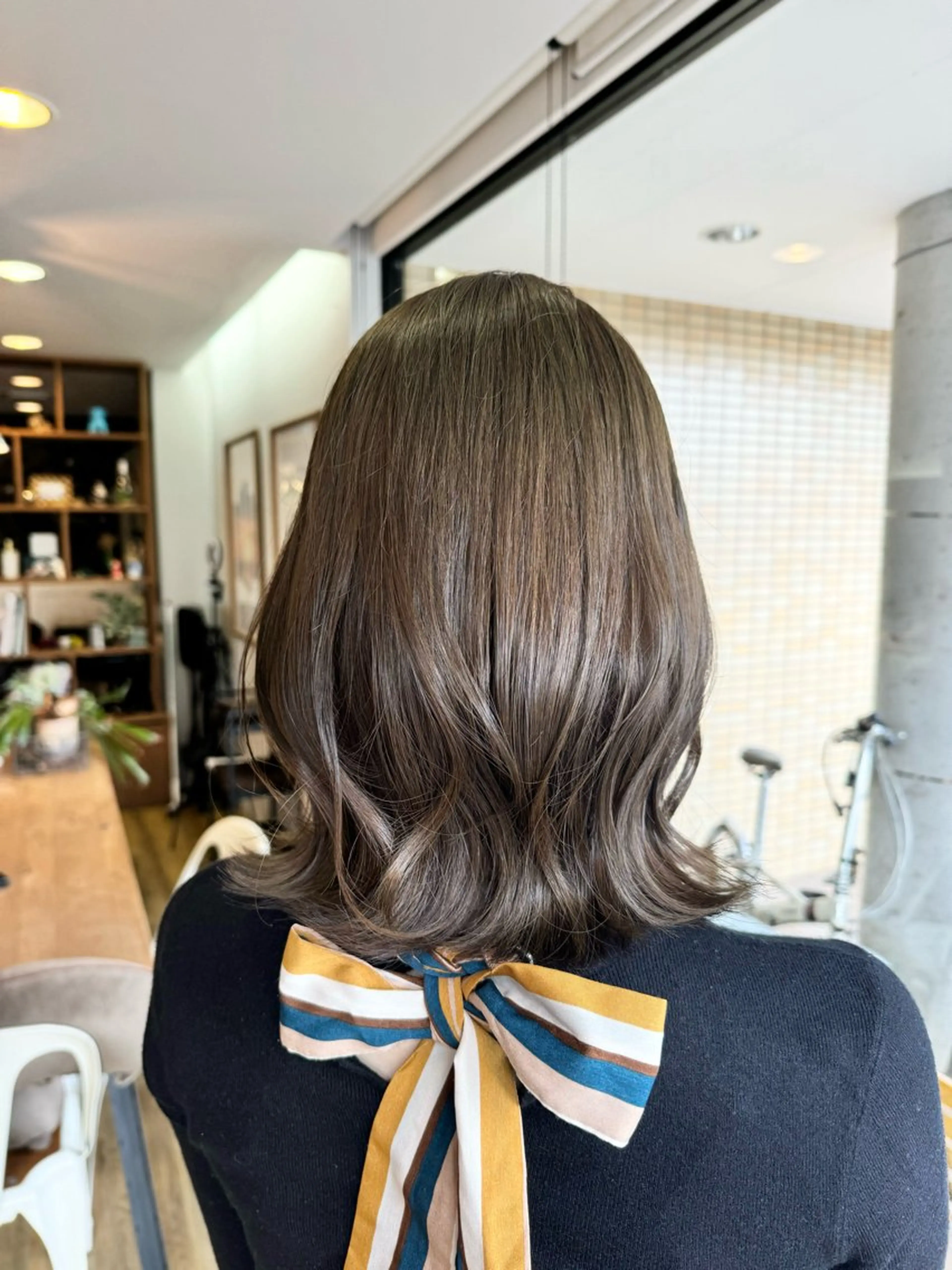 ミディアム カラー ベージュカラー オリーブベージュ ヘアカラー トリートメント ツキダテ ユイのヘアスタイル