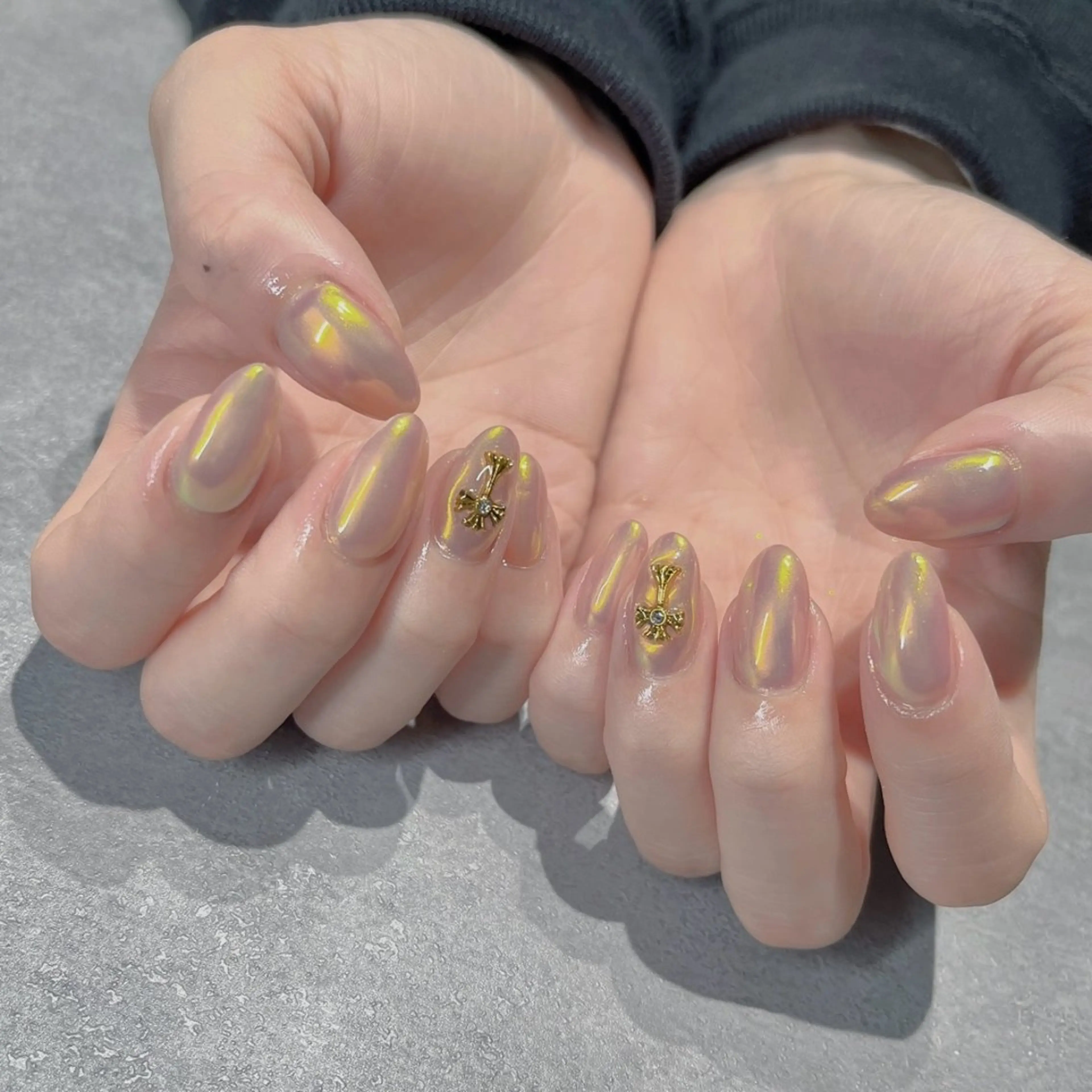 ネイル オーロラネイル フットネイル フレンチネイル ジェルネイル ラメ(グリッター) ハンドネイル NEO Beauty Salon所属・𝐍𝐄𝐎 𝐉𝐔𝐑𝐈のネイルデザイン