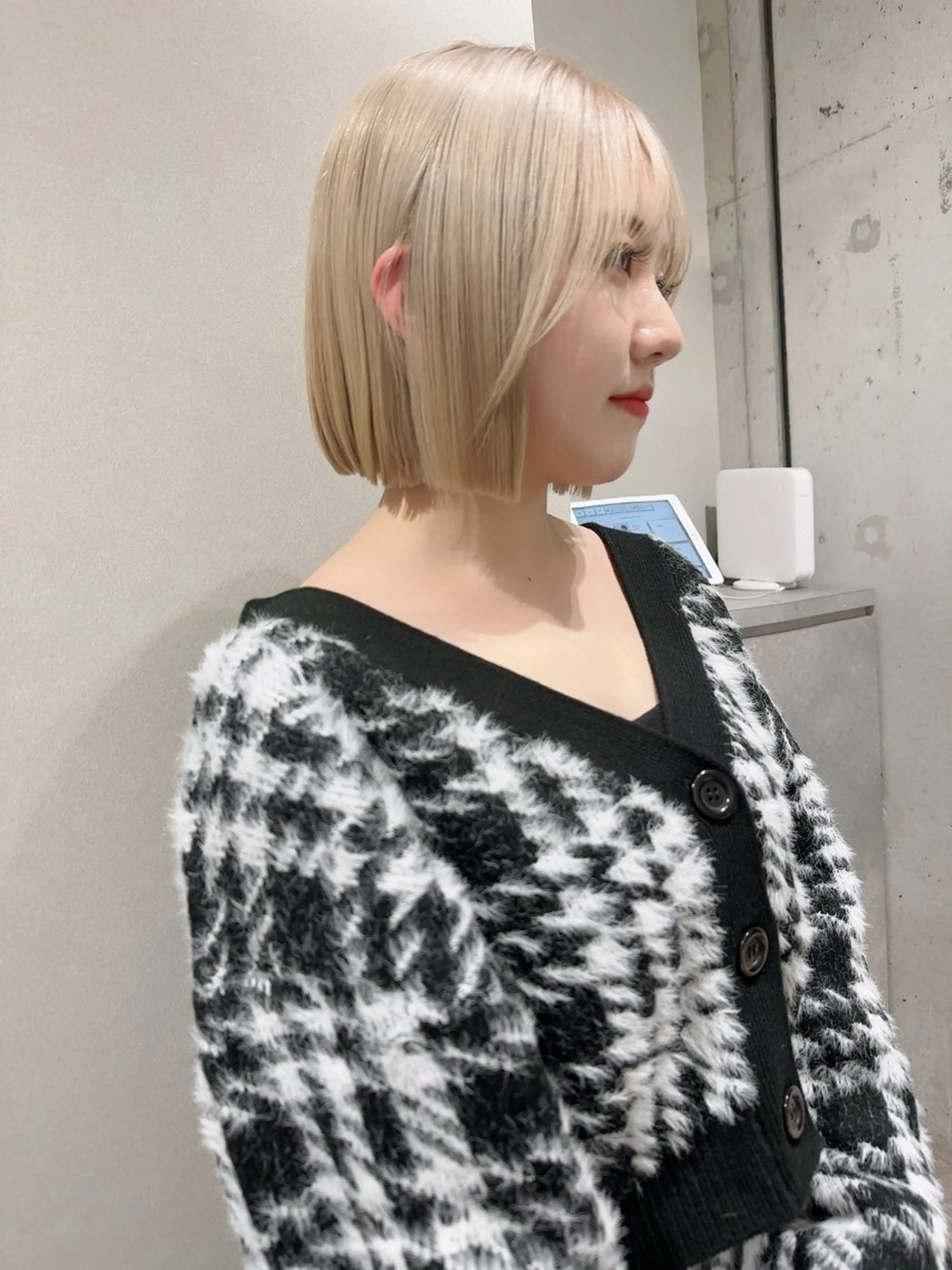 ミディアム カラー ベージュカラー ブリーチ ケアブリーチ デザインカラー ダブルカラー ヘアカラー トリートメント TATSU ミルクティーベージュのヘアスタイル