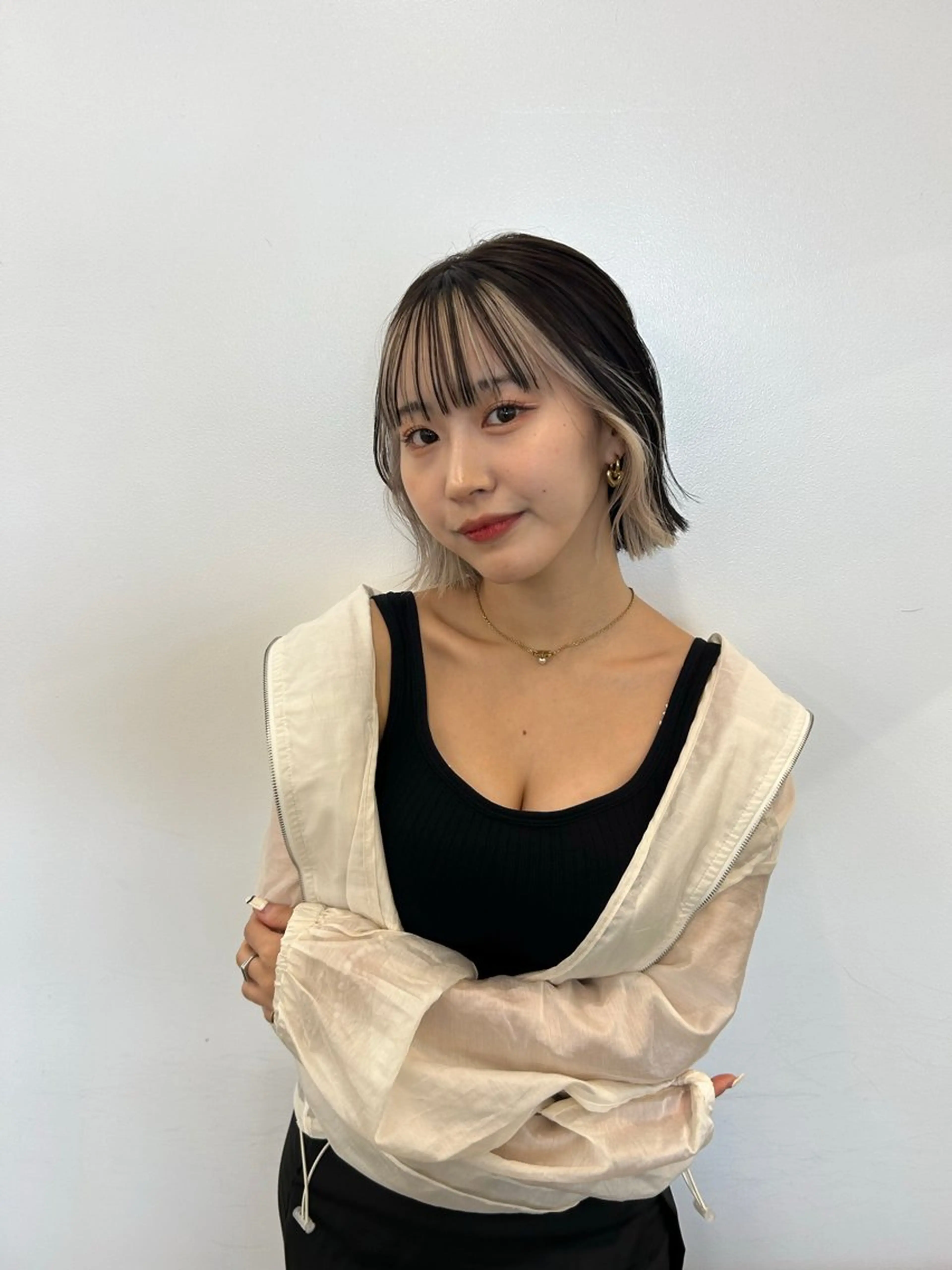 ショート カラー ブリーチ カット ヘアカラー トリートメント 浅倉艶🐈‍⬛ /ウルフ/レイヤーのヘアスタイル
