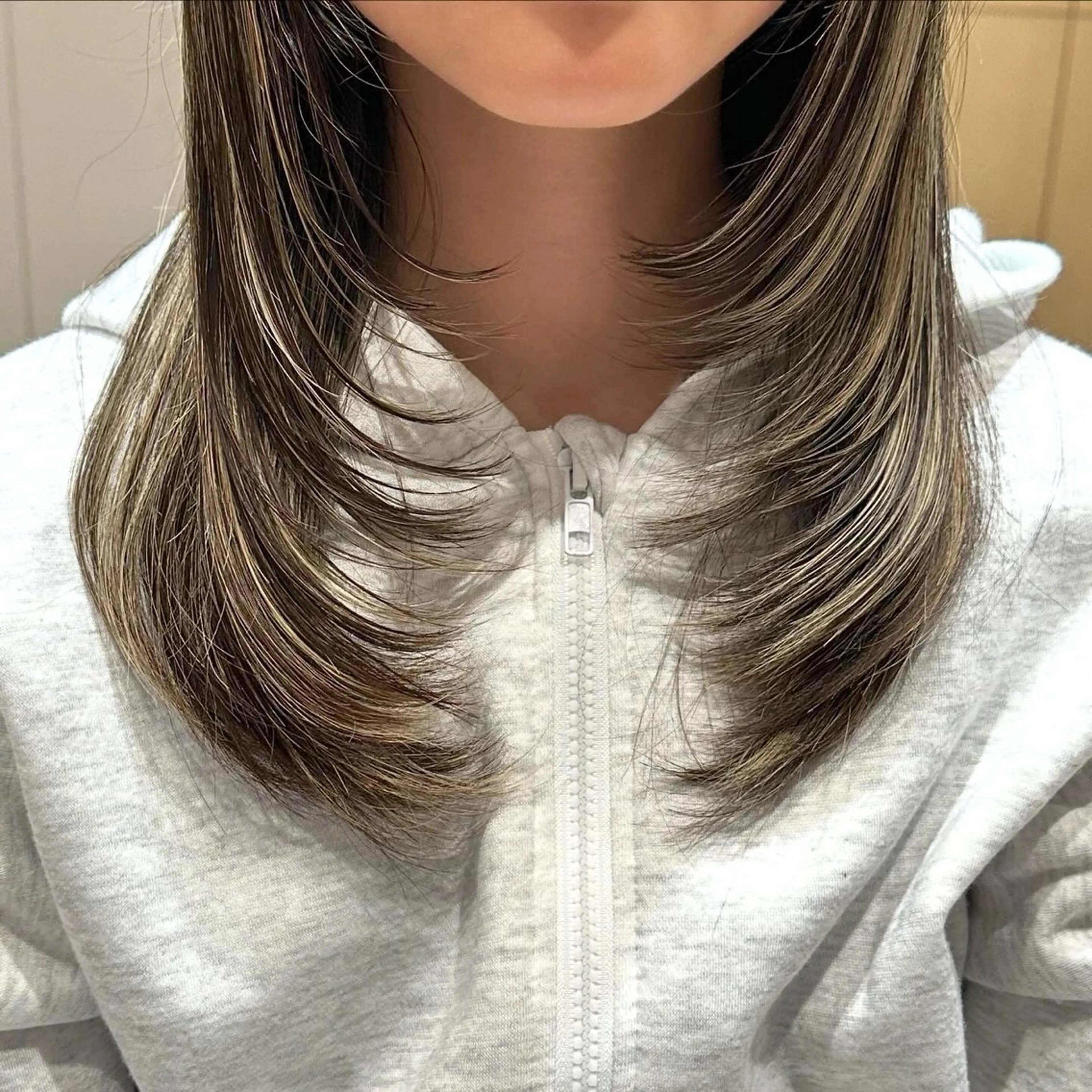 ミディアム 顔周りカット ハイレイヤー レイヤーカット カット hair's  BEAU所属・荒木 千琴のヘアスタイル