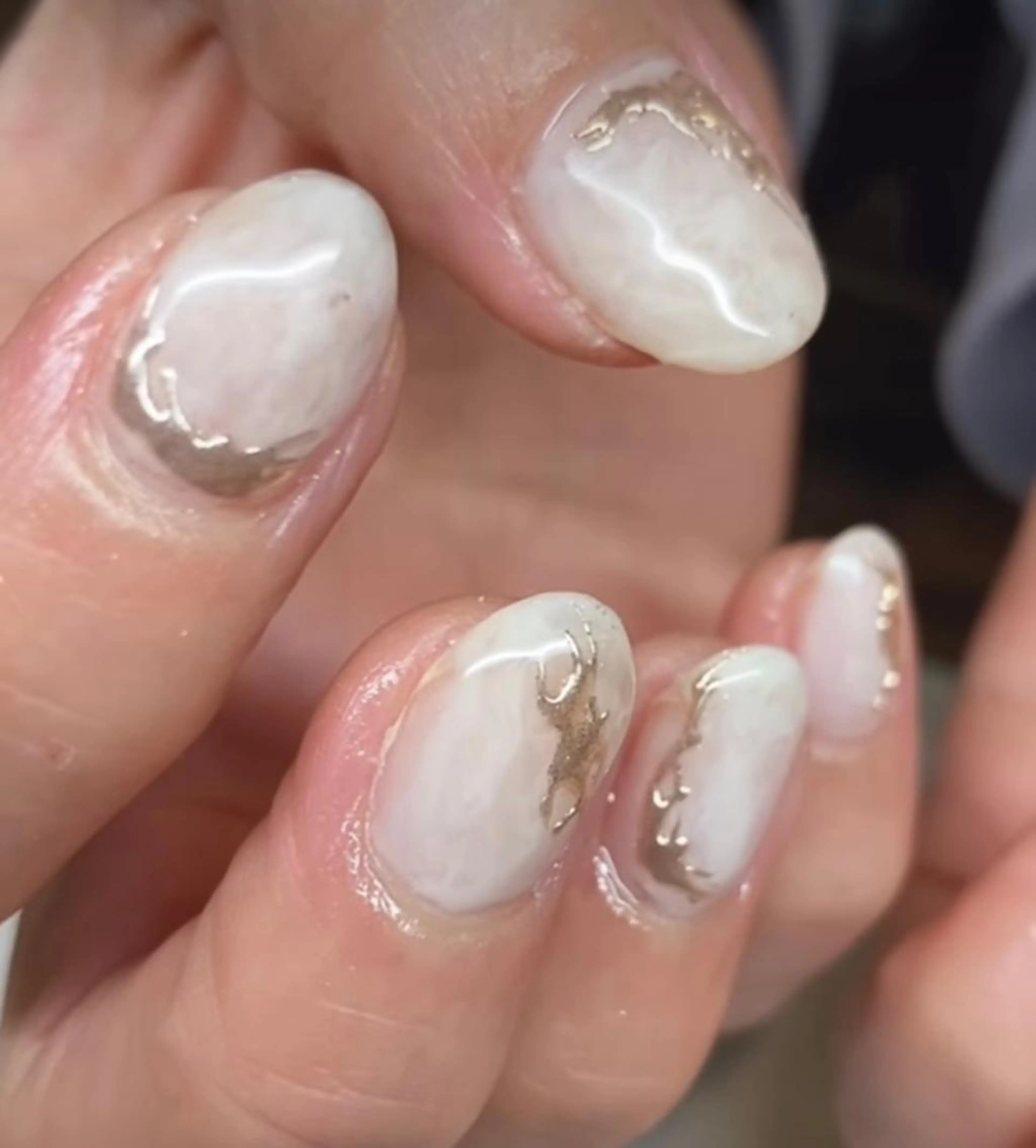 ネイル ニュアンスネイル 𝐴𝑁𝑈𝐸 深爪育成専門サロンのネイルデザイン