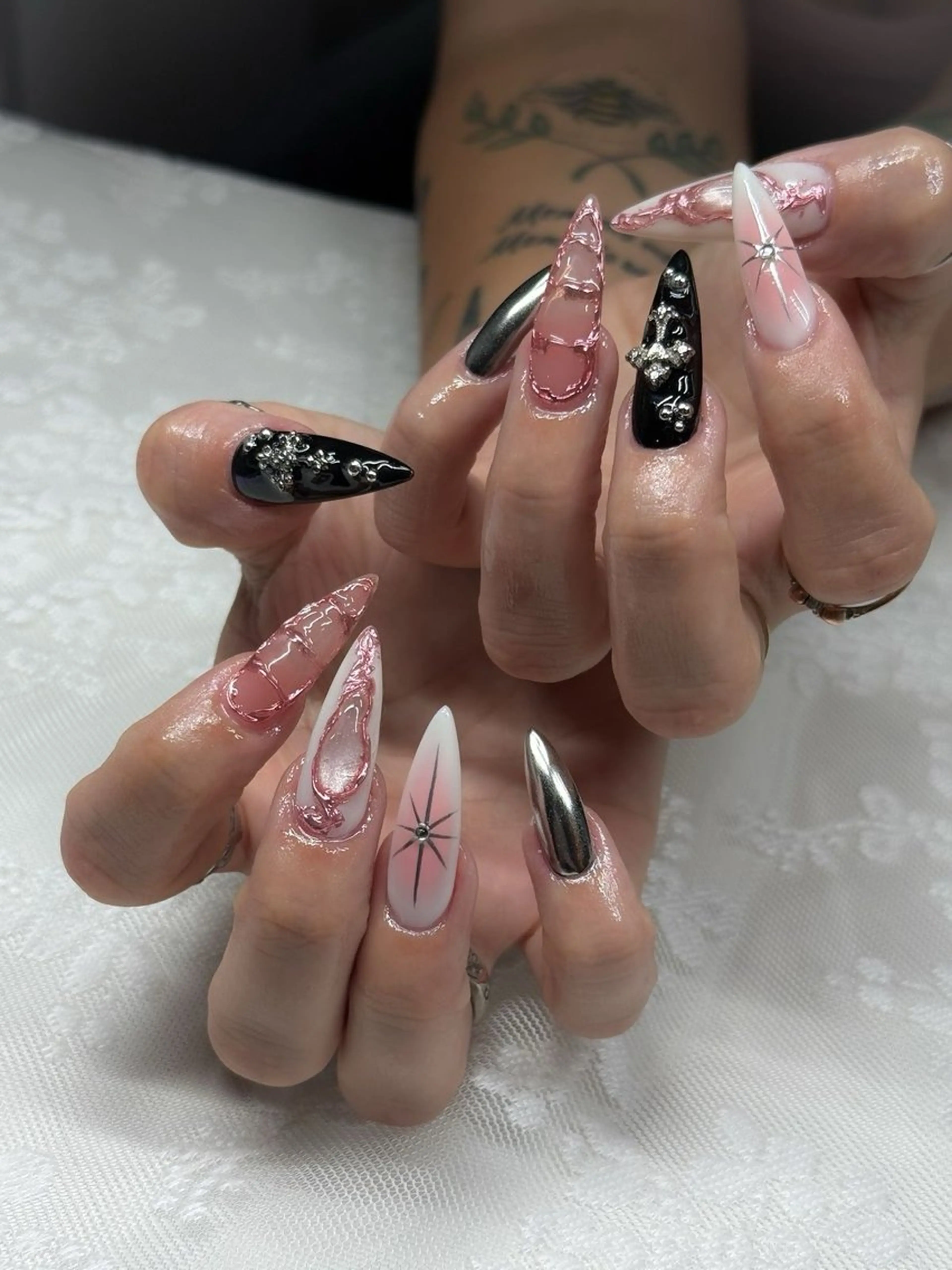 ネイル フレンチネイル キラキラネイル マグネットネイル ミラーネイル ニュアンスネイル ハンドネイル Tira Nailのネイルデザイン