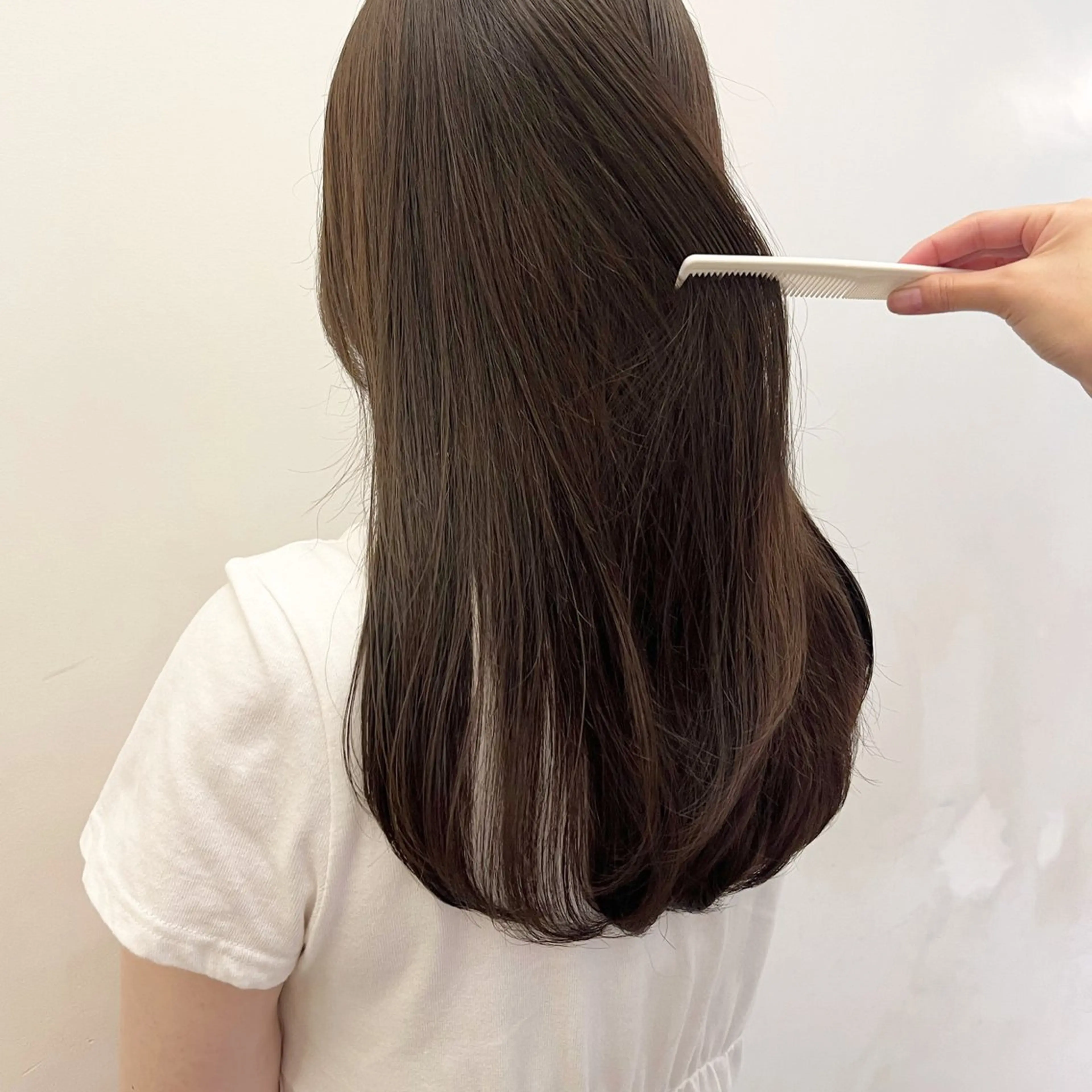 セミロング カット ヘアカラー 川上 莉歩のヘアスタイル