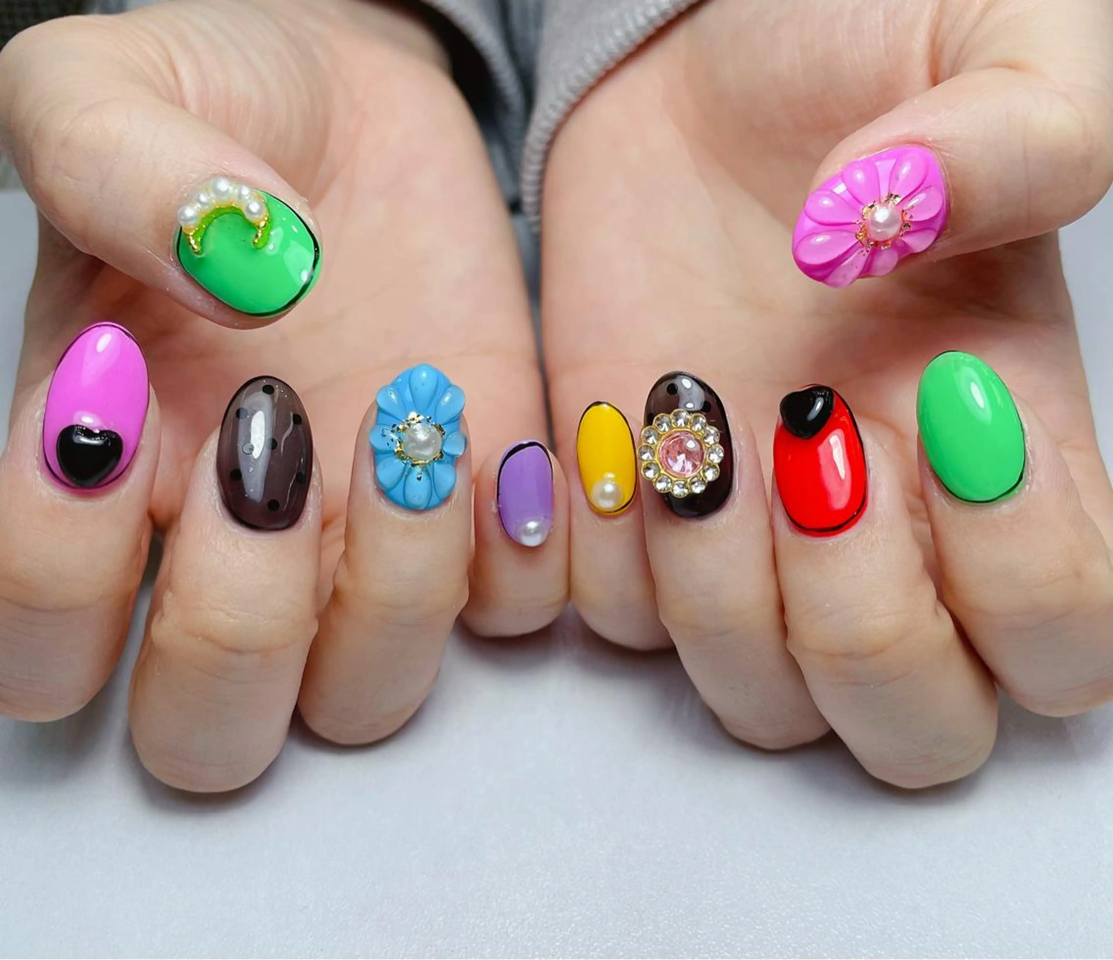 ネイル クリアネイル フラッシュネイル フラワーネイル グラデーション キラキラネイル ハンドネイル NailPrincess所属・princess スカルプ専門店のネイルデザイン