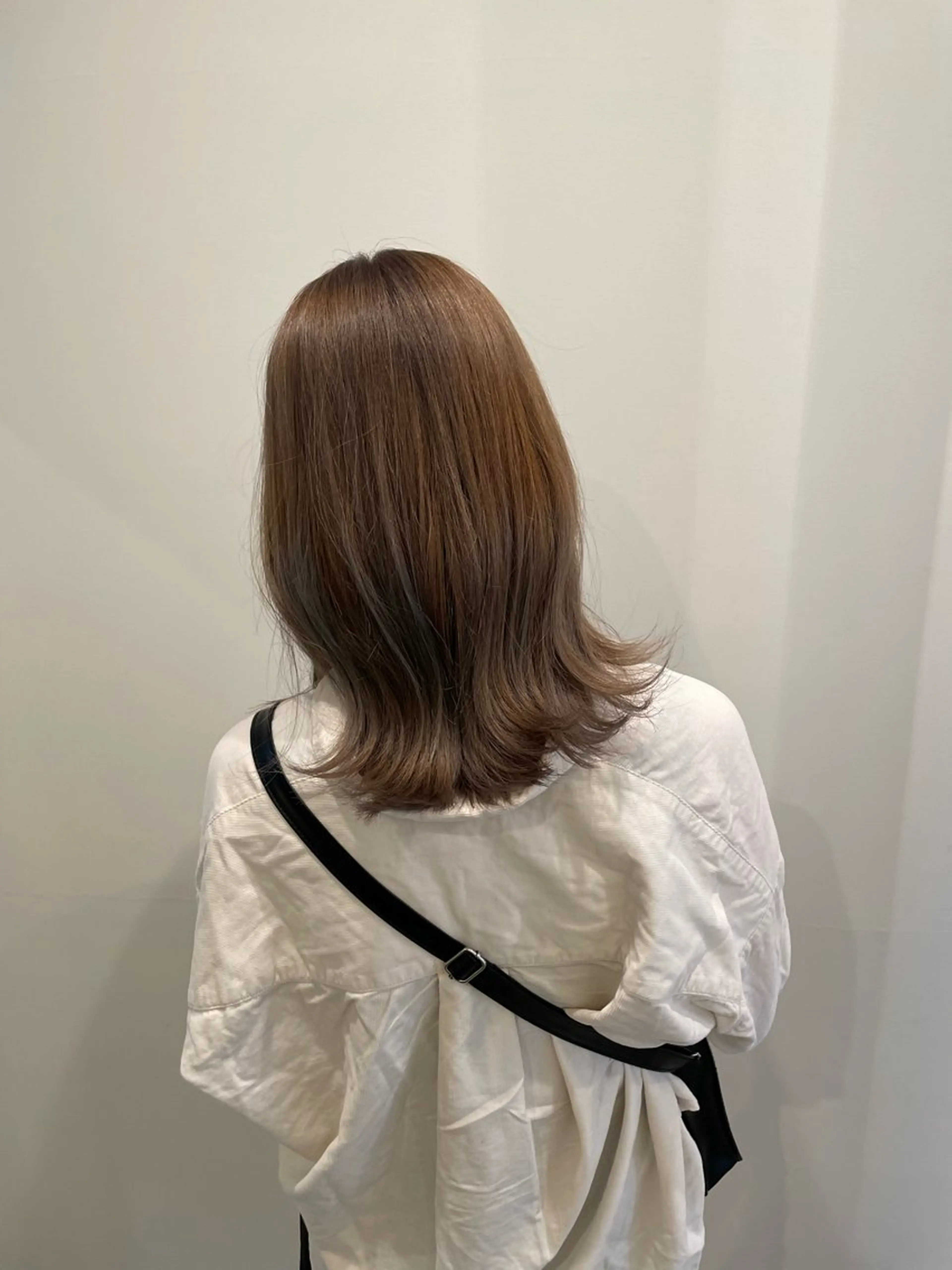 ミディアム カラー ベージュカラー ミルクティーベージュ 透け感カラー🫧 加納トモヒロのヘアスタイル