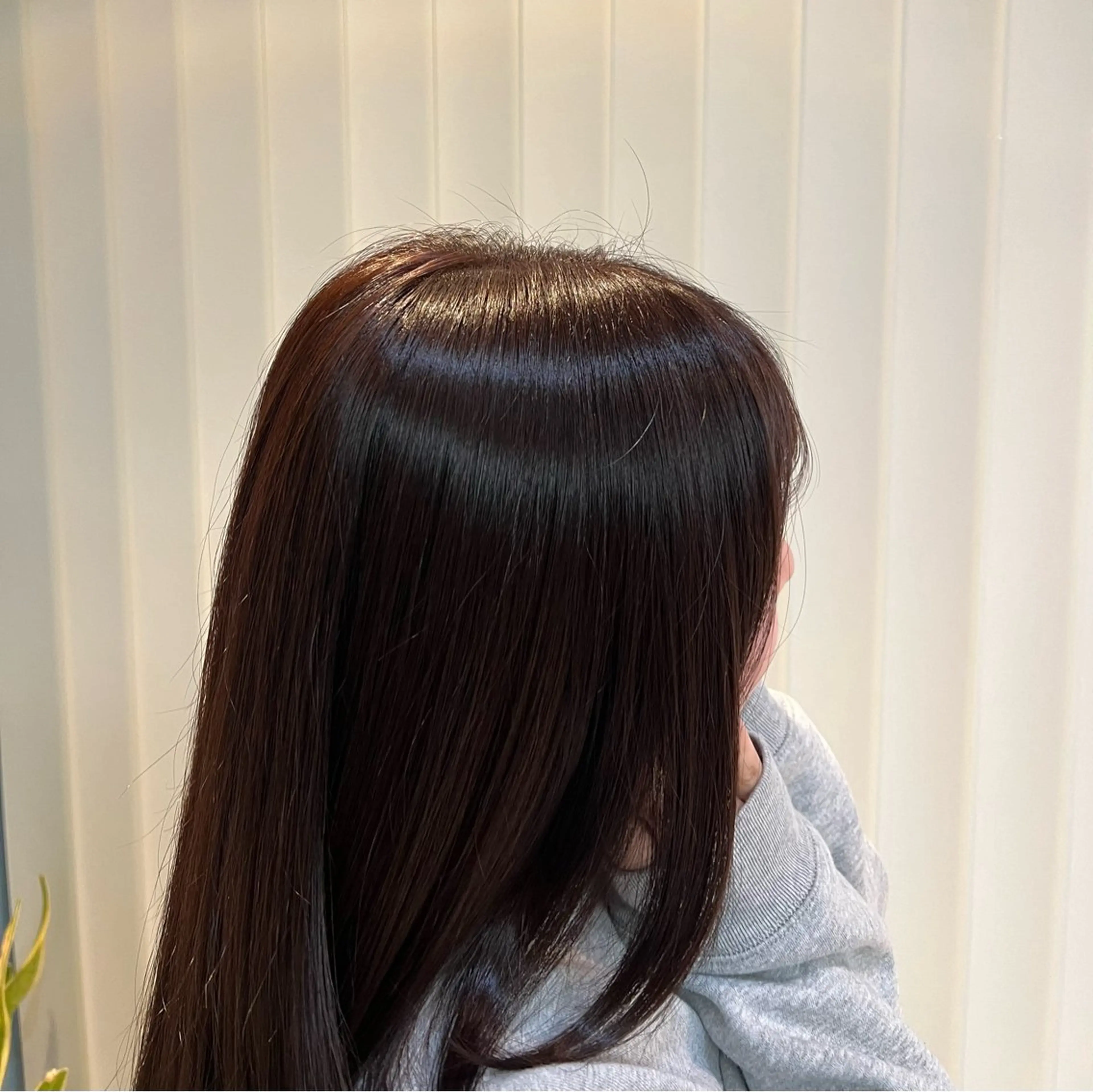 セミロング カラー 伊藤 杏奈のヘアスタイル