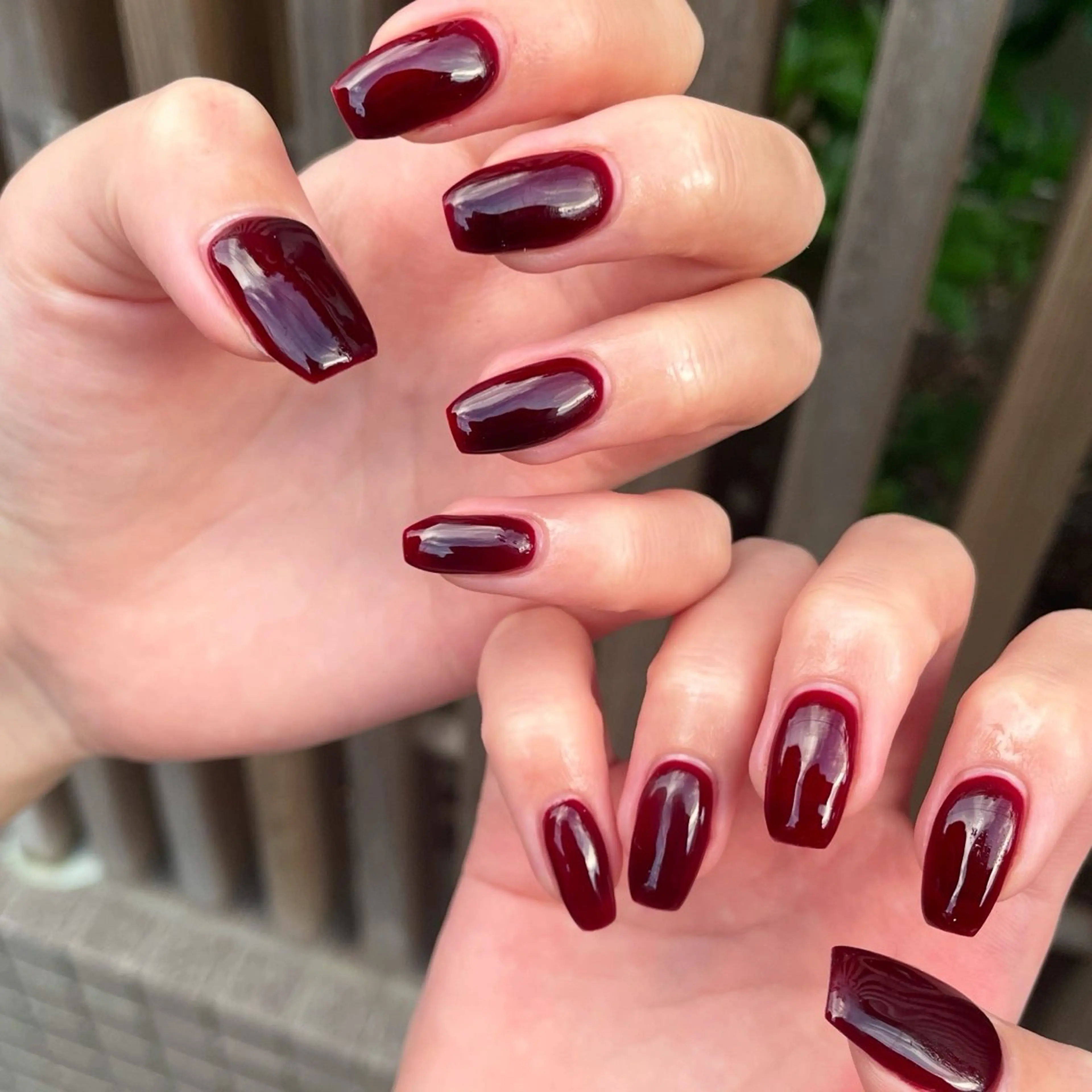 ネイル ボルドー ワンカラーネイル 赤色 シンプルネイル ハンドネイル ハンドケア 🎀NAIL🎀 AI🪄︎︎◝✩のネイルデザイン