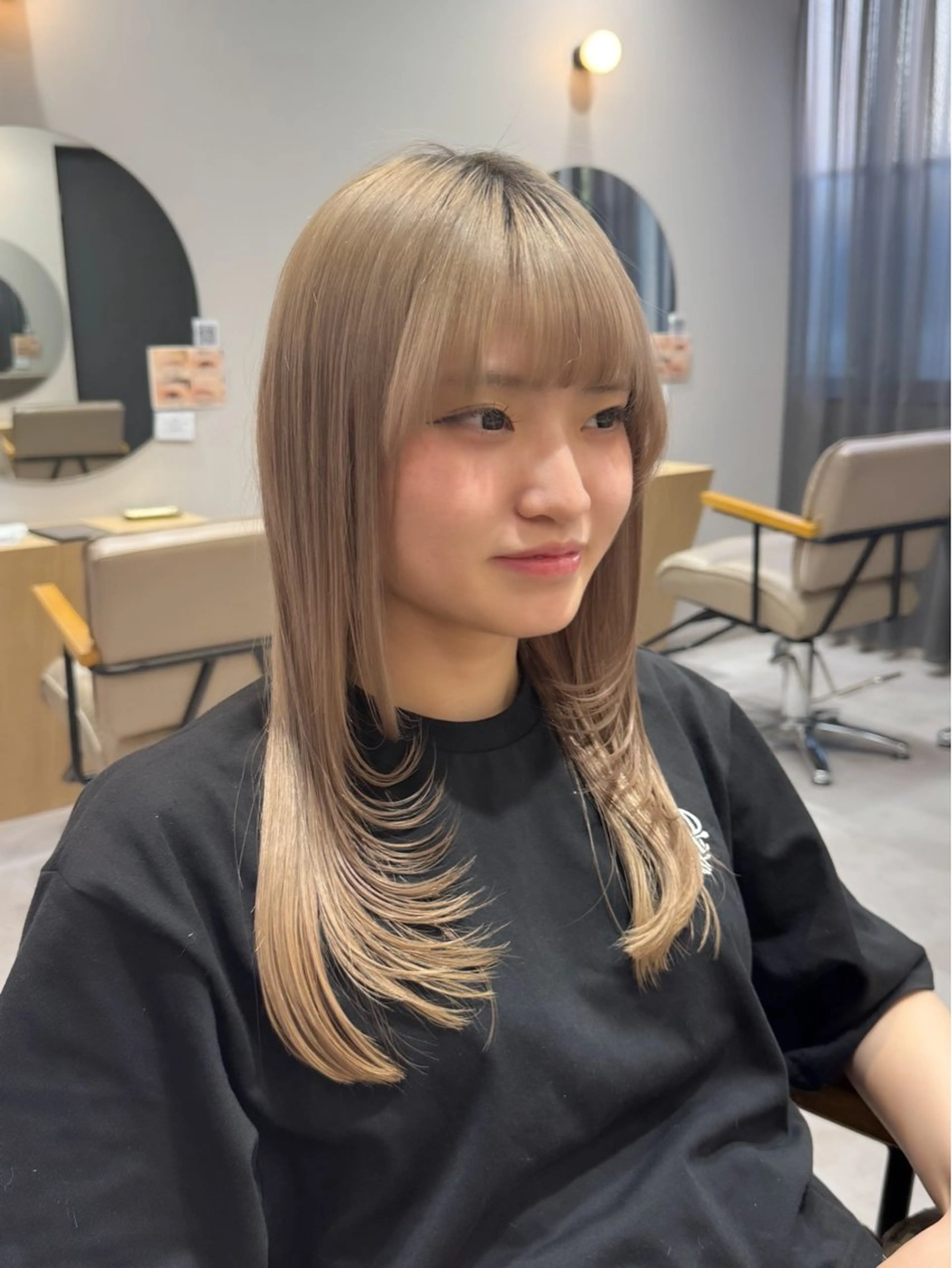 セミロング カラー ヘアアレンジ ブリーチ ダブルカラー イヤリングカラー イルミナカラー ブリーチなしカラー 立川レイヤー ブリーチaoiのヘアスタイル