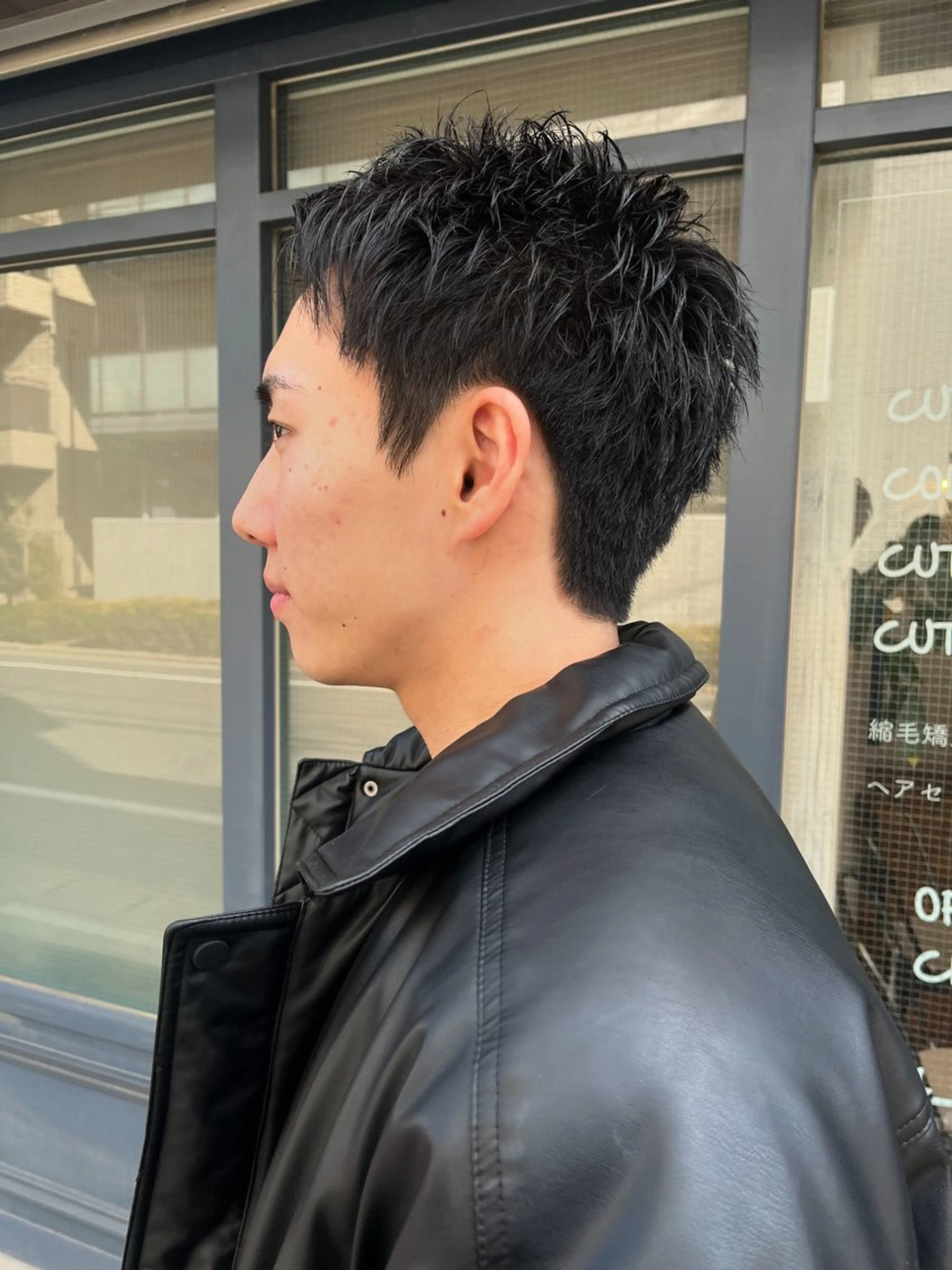 メンズ カット Aube Hair McQueen所属・クリハラ シュウのヘアスタイル