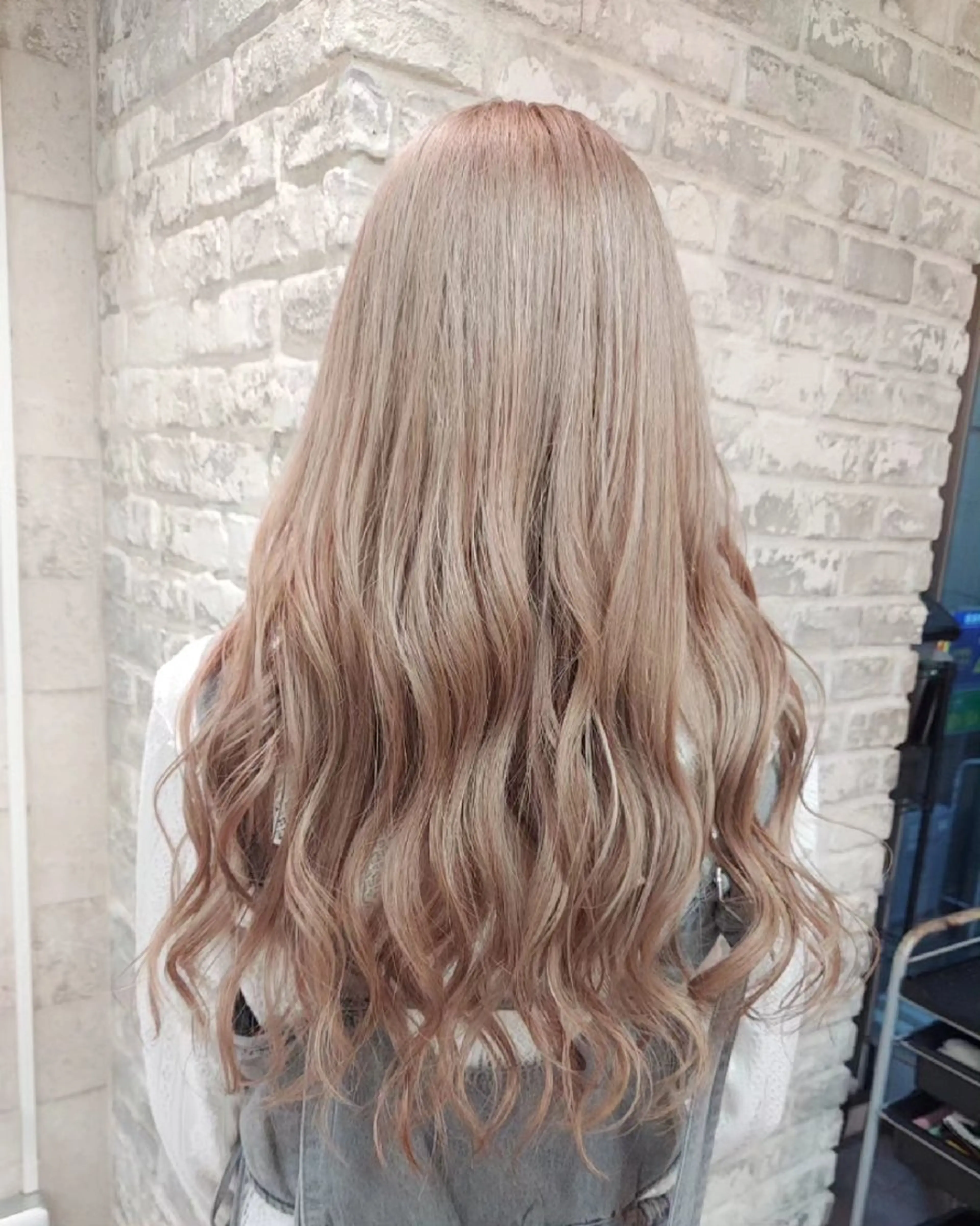 ロング カラー ベージュカラー ダブルカラー ミルクティーベージュ ヘアカラー トリートメント grow上野御徒町【グロウ】所属・ブリーチ・ハイトーン 特化🎉内山のヘアスタイル