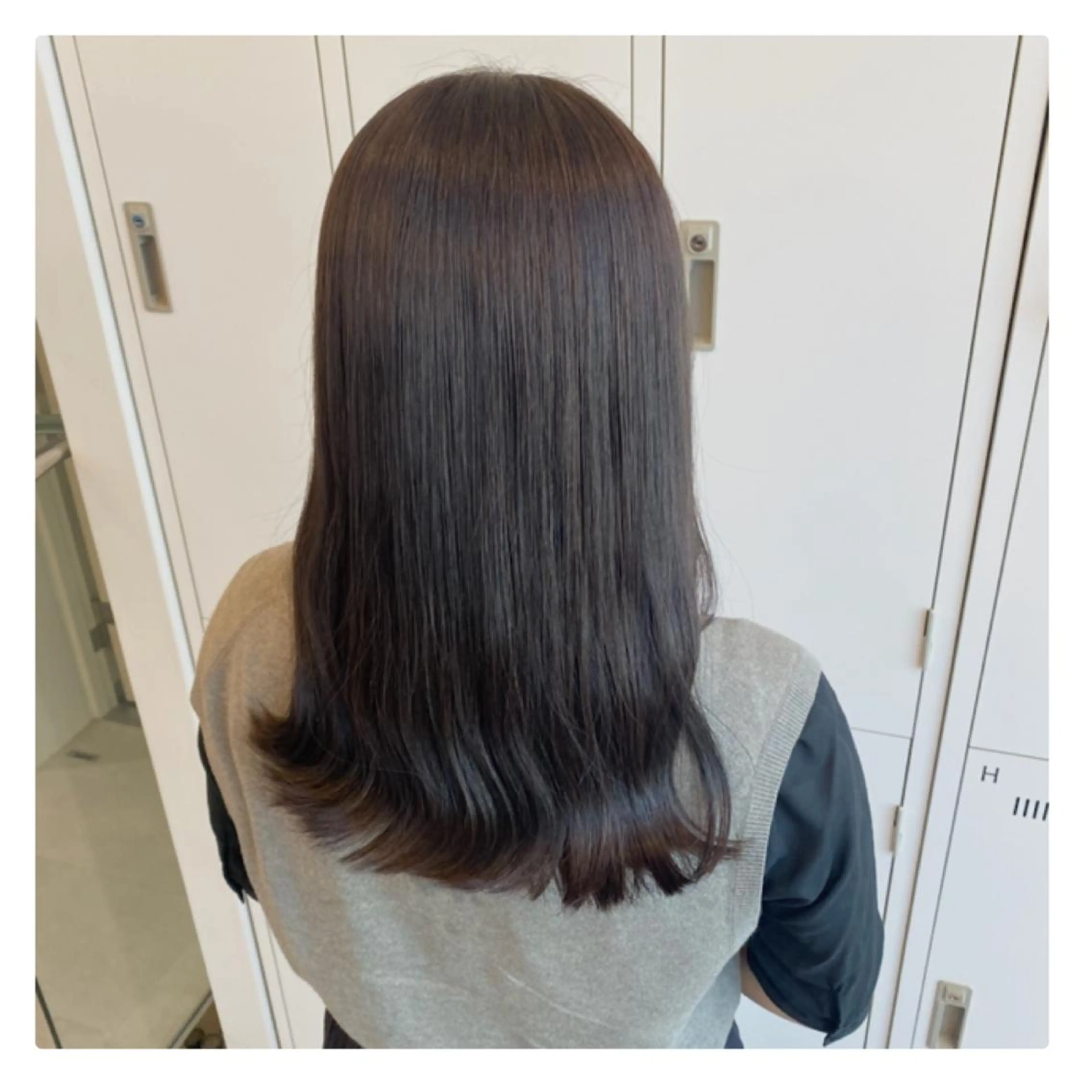 セミロング カラー カット ヘアカラー YUNA ユウナのヘアスタイル