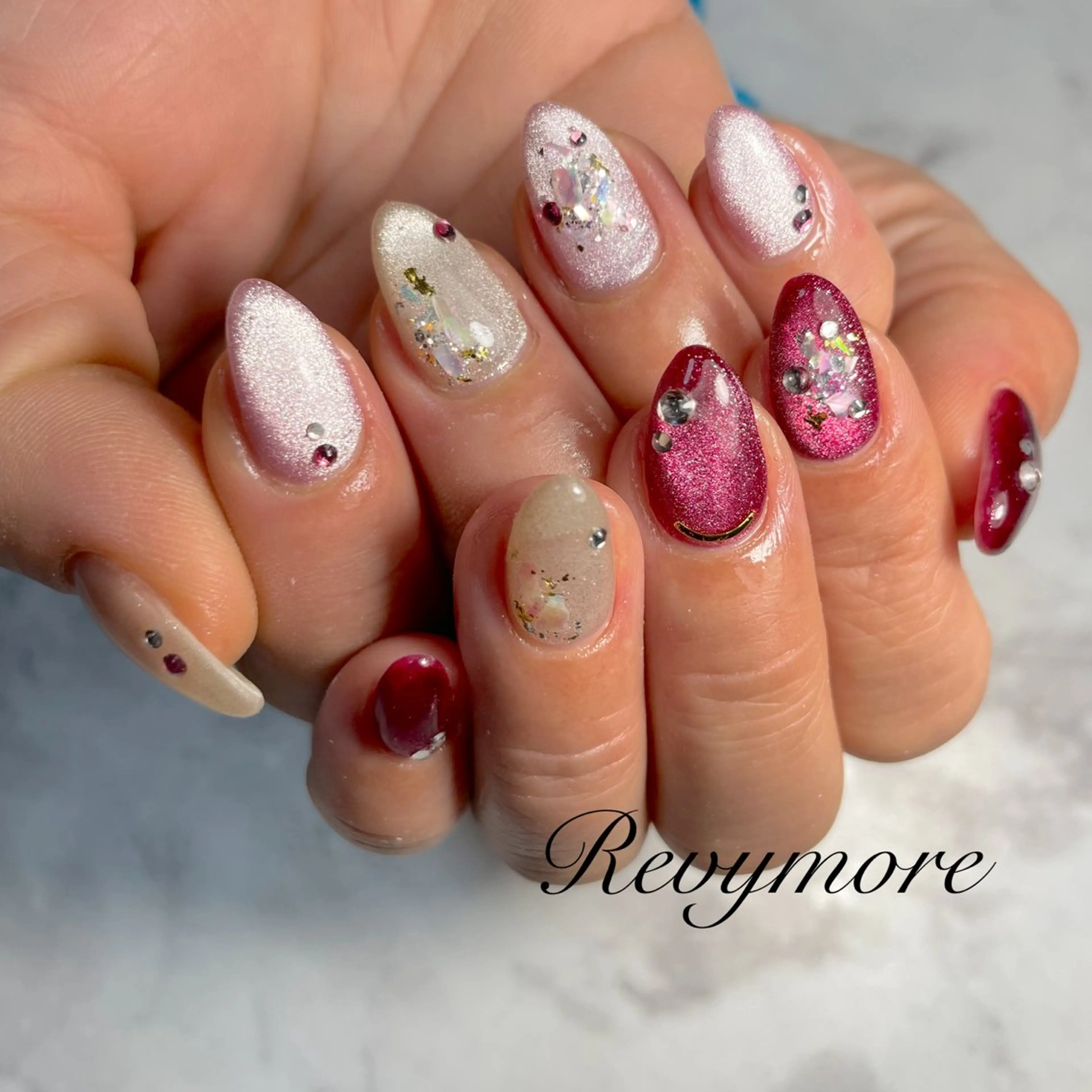 ネイル ジェルネイル キラキラネイル 韓国ネイル マグネットネイル ニュアンスネイル nail salon Revymore所属・nail salon Revymoreのネイルデザイン