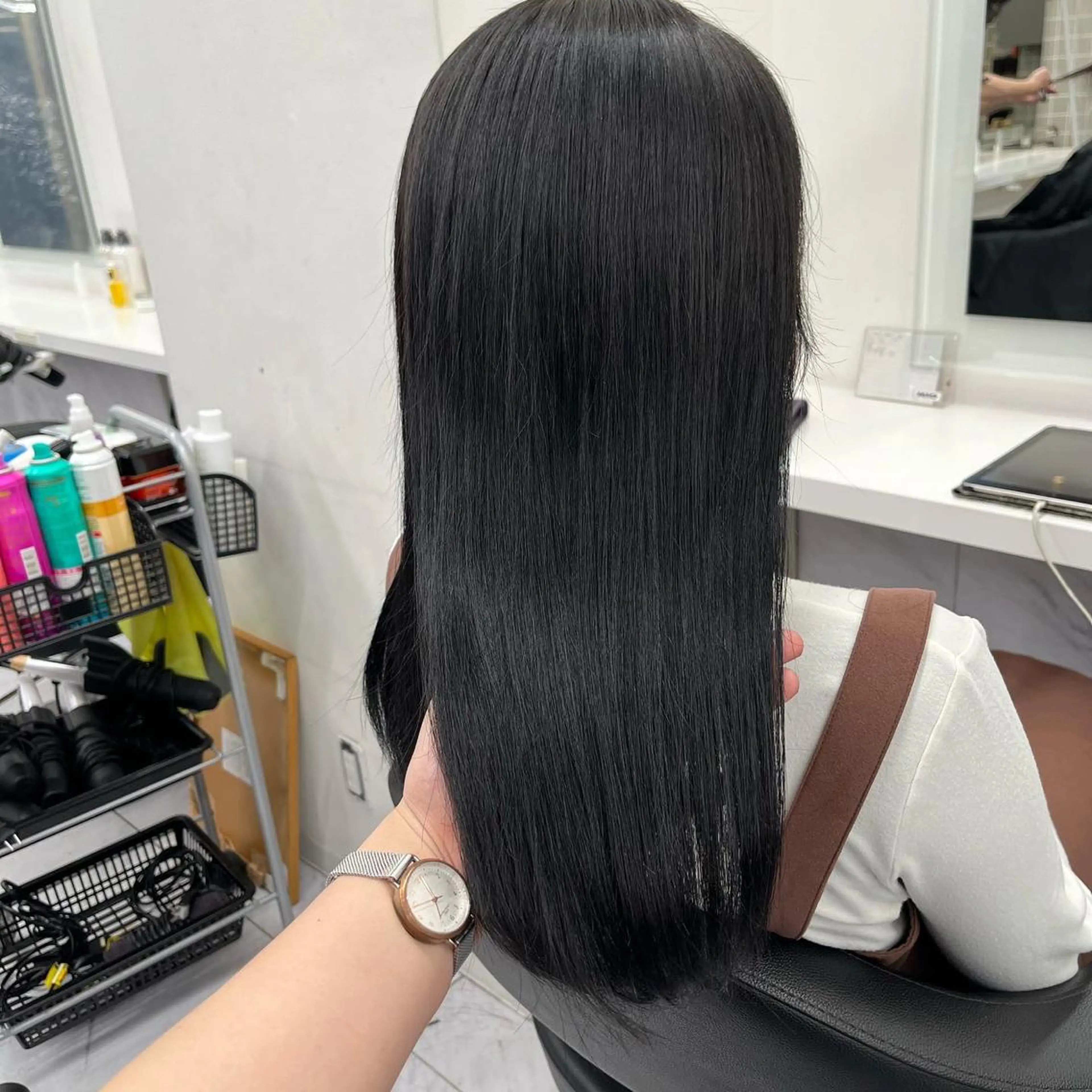 セミロング カット ヘアカラー トリートメント ヘッドスパ ヘアセット 寒色＆ブリーチ特化 寒色MiOのヘアスタイル
