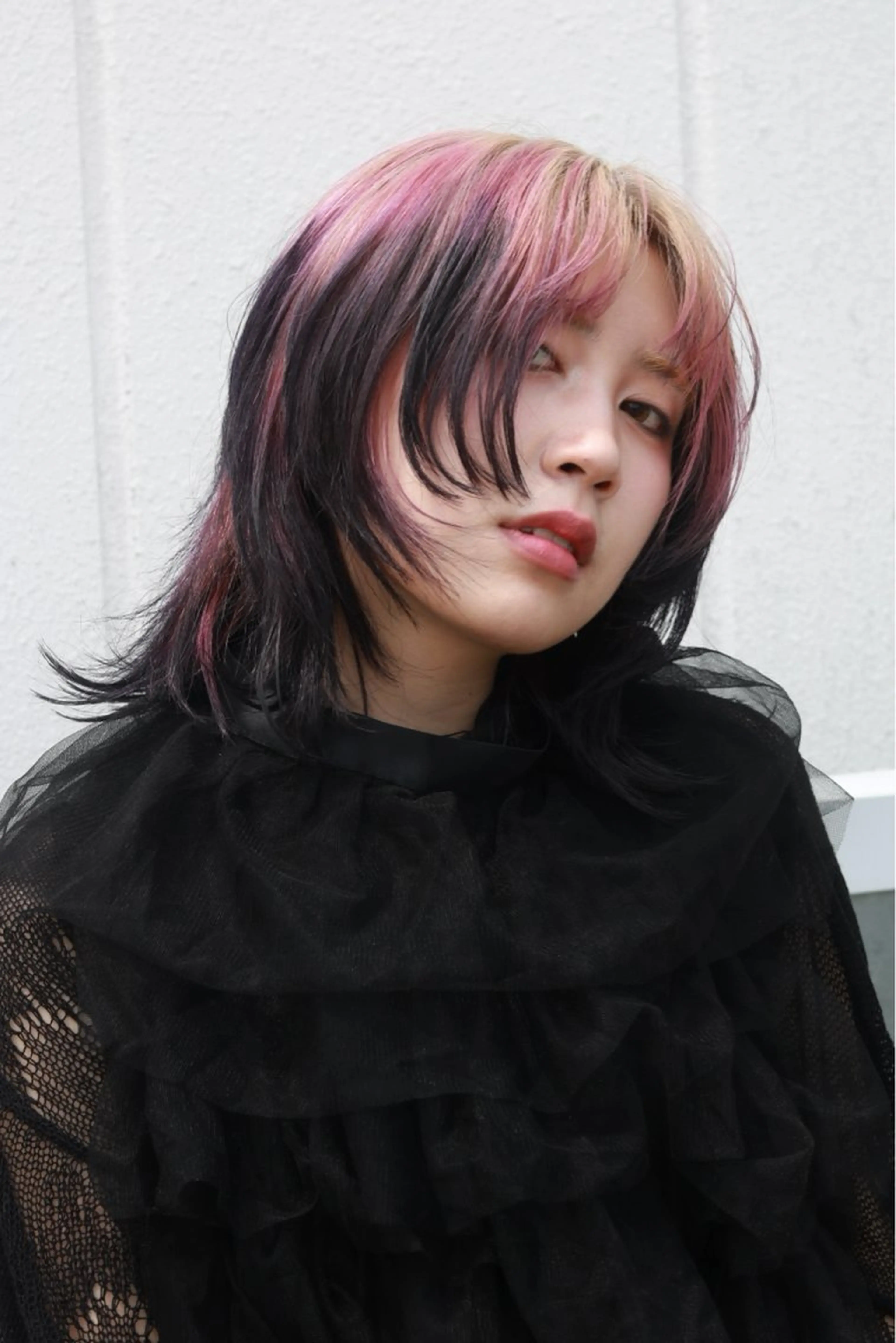 ミディアム カラー Yui. レイヤー／パーマのヘアスタイル
