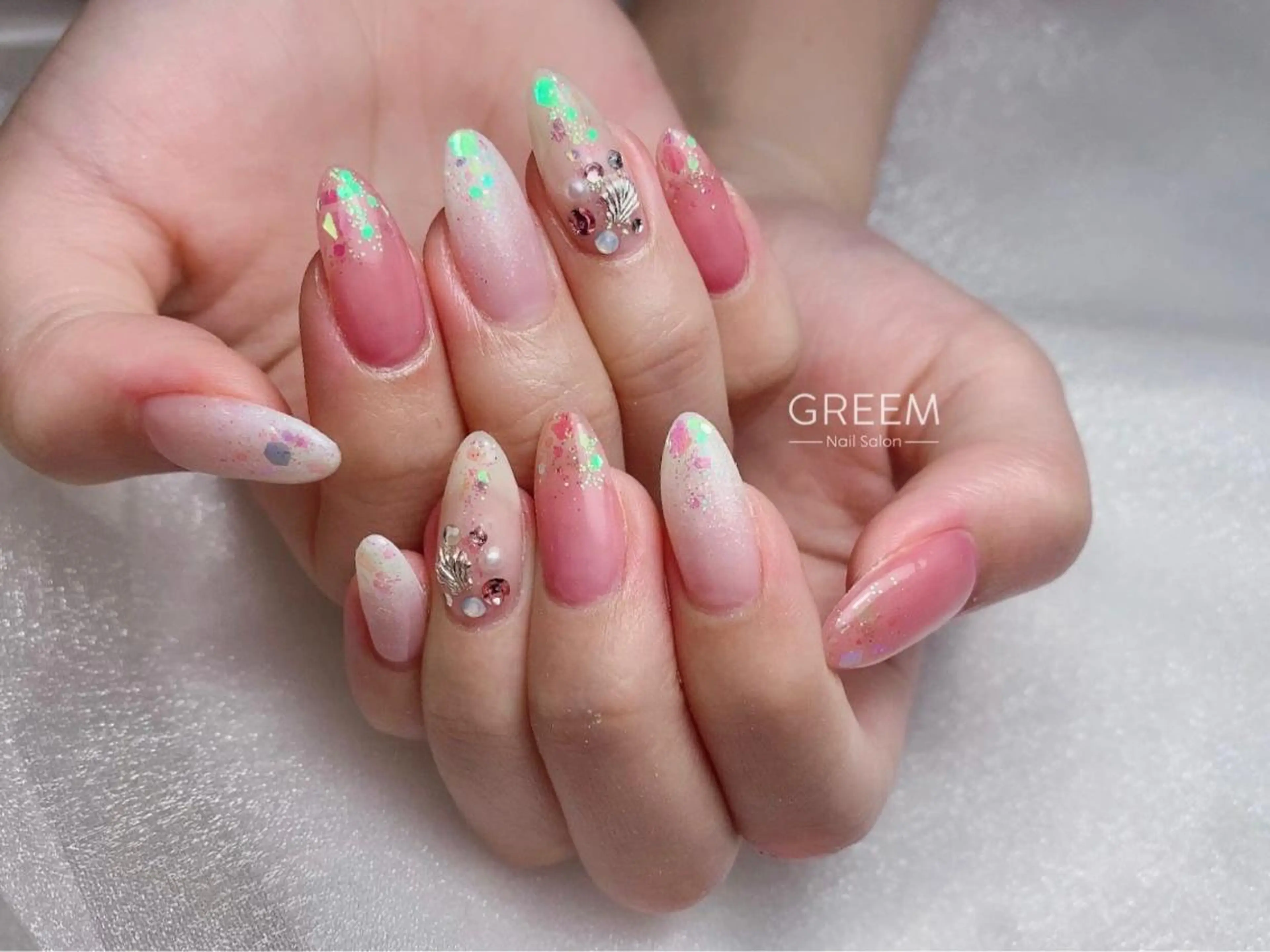 ネイル オーロラネイル グラデーション 夏ネイル GREEM グリームのネイルデザイン