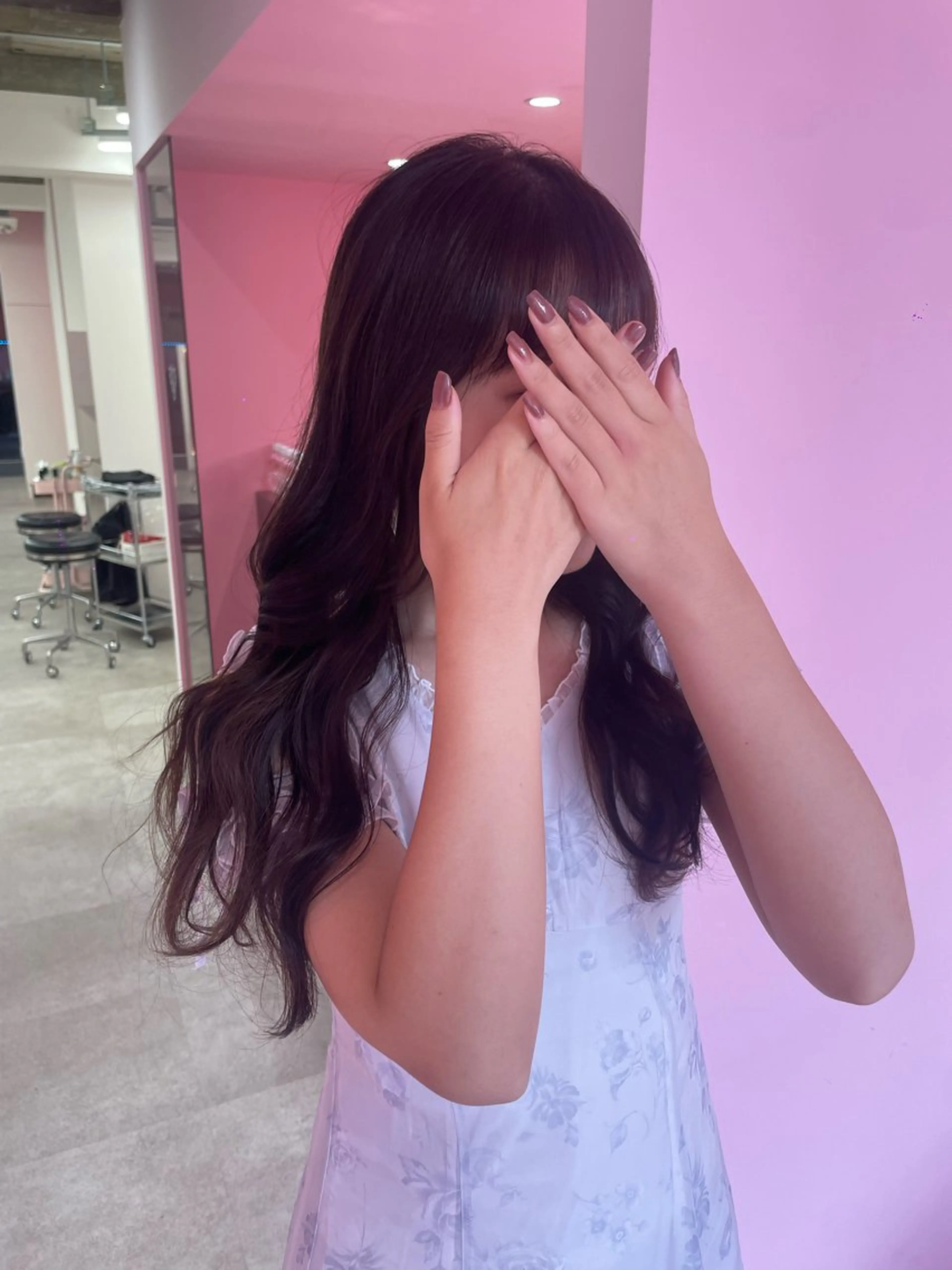 ロング カラー 柳 柚衣のヘアスタイル
