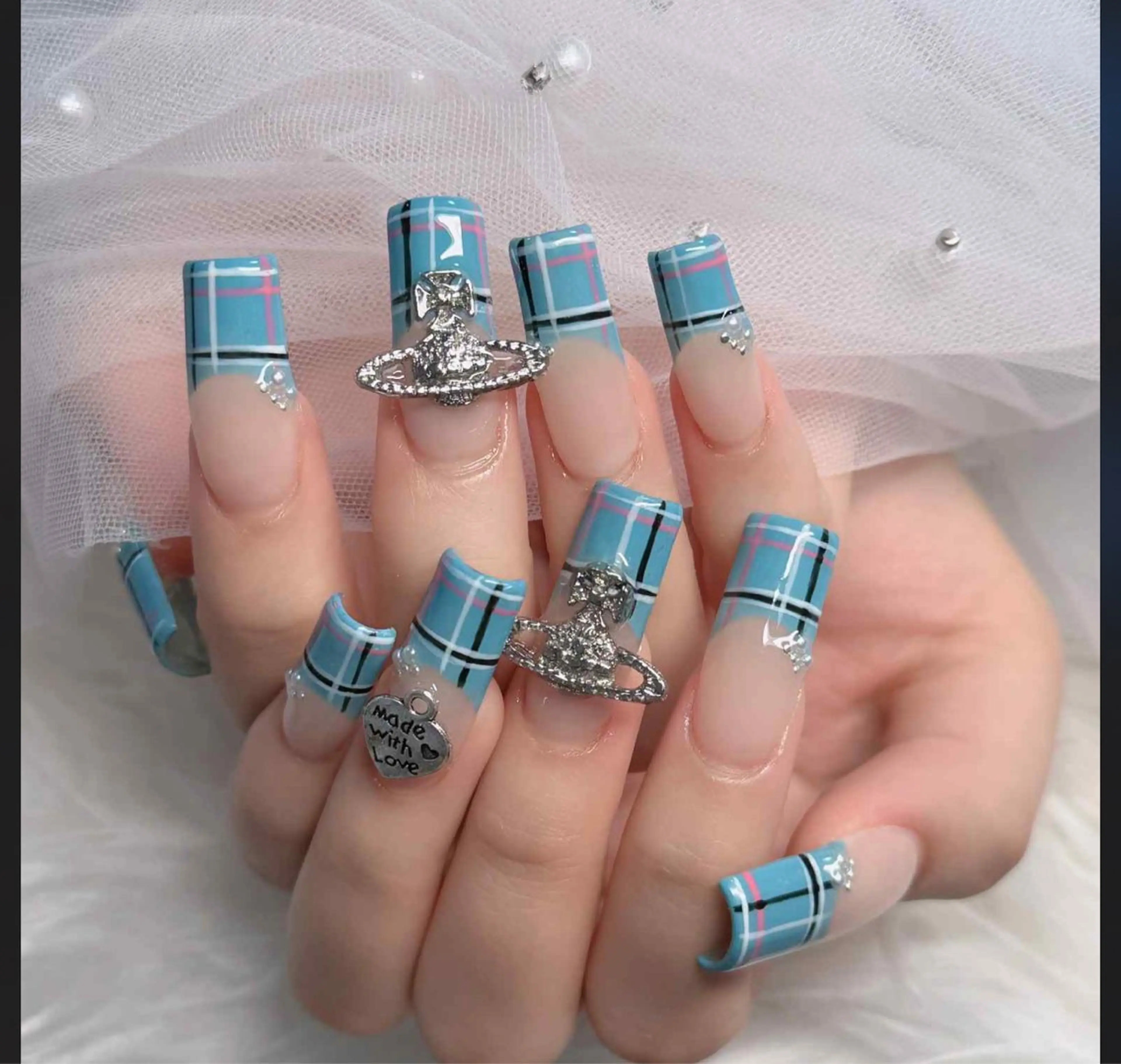 ネイル オーロラネイル フレンチネイル グラデーション ハロウィン 氷ネイル・うるうるネイル ハンドネイル H.baby Nail Salonのネイルデザイン