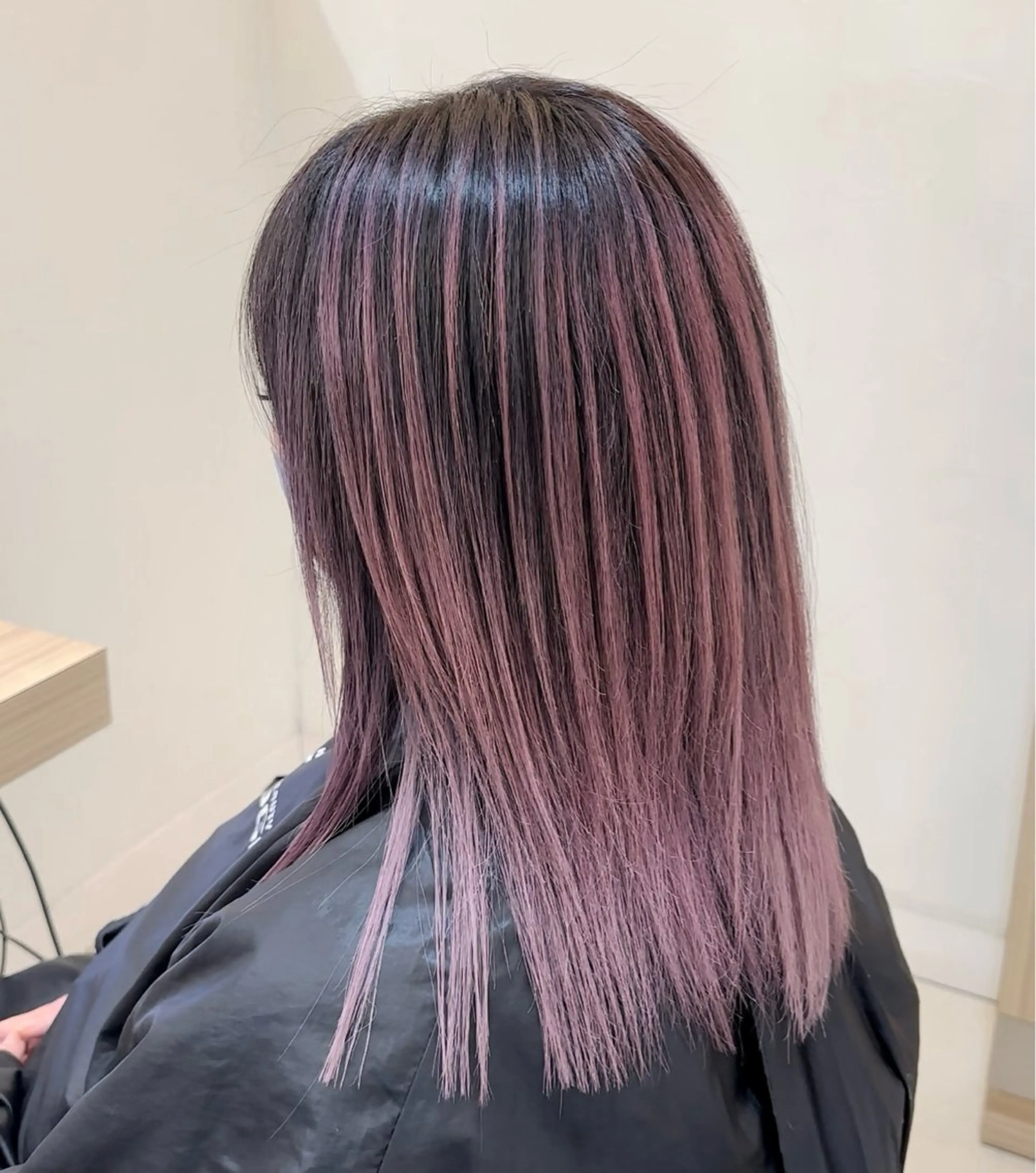 セミロング カラー プログレス小平小川所属・フェザー/波巻き 雫石大夢のヘアスタイル