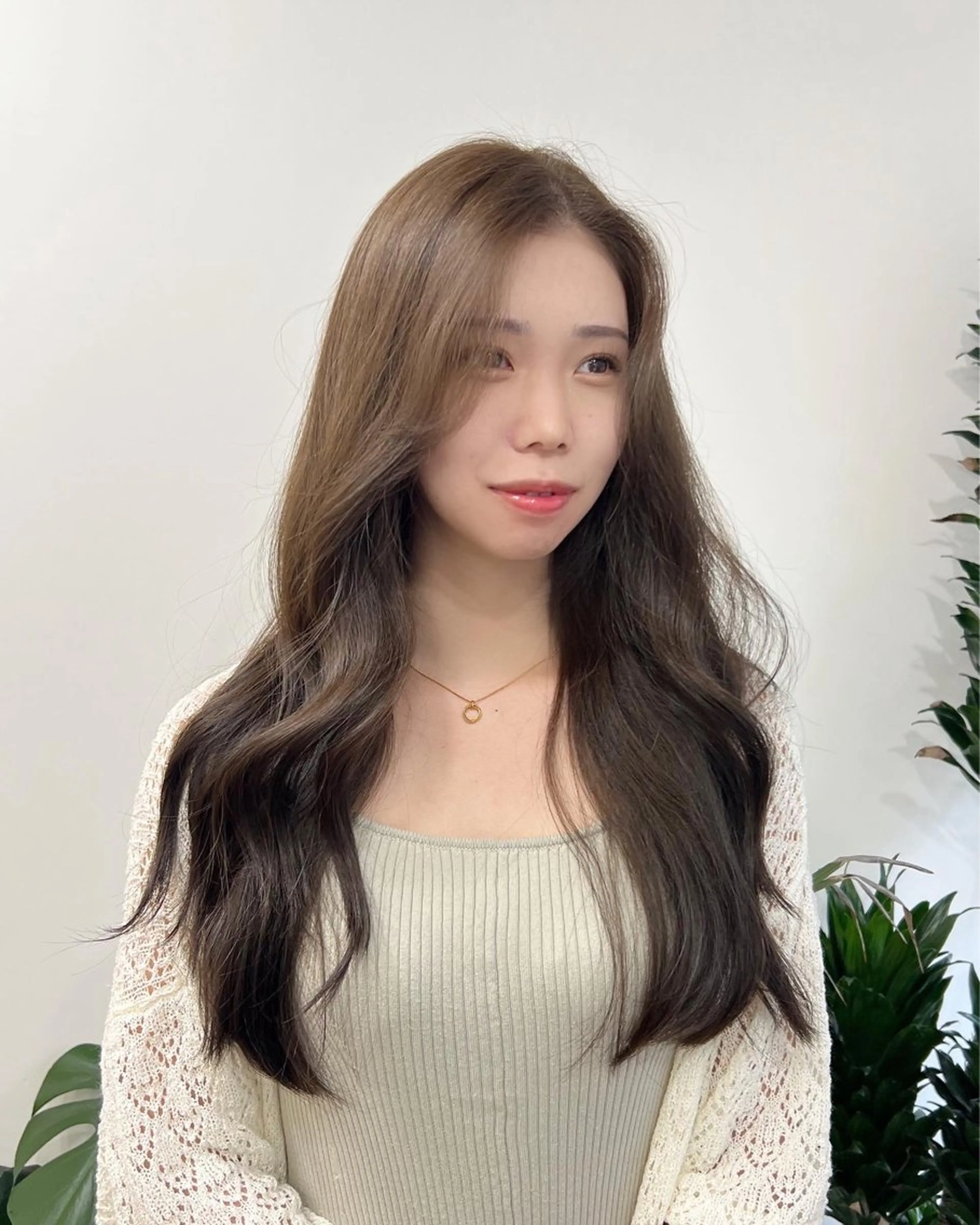 ロング カラー 韓国風ヘア 似合わせカット 小顔カット カット ヘアカラー トリートメント 武田涼レイヤーカット 髪質改善×縮毛矯正のヘアスタイル