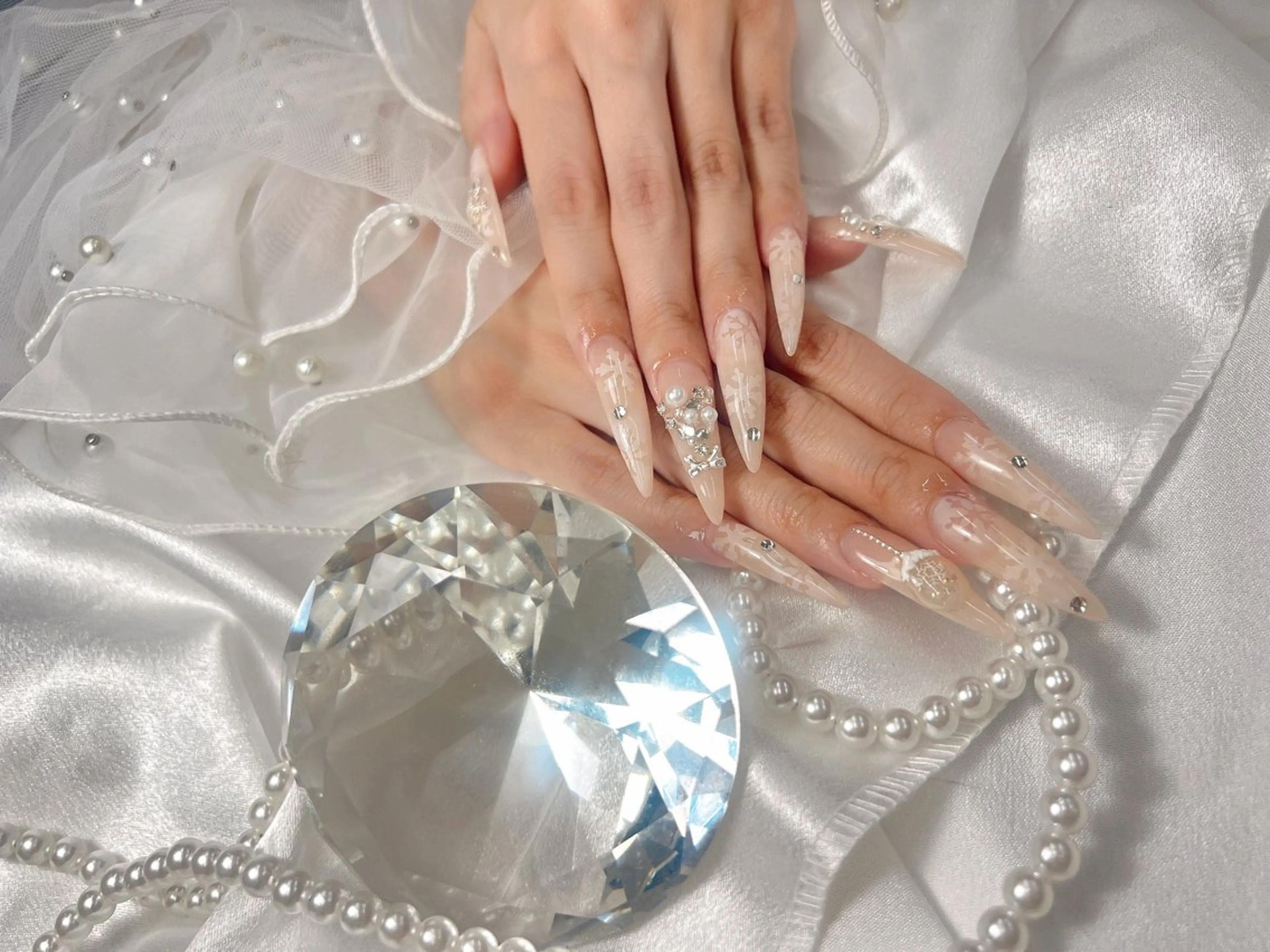 ネイル 冬ネイル クリスマス ハンドネイル bijou nails所属・bijou nails　蓮のネイルデザイン