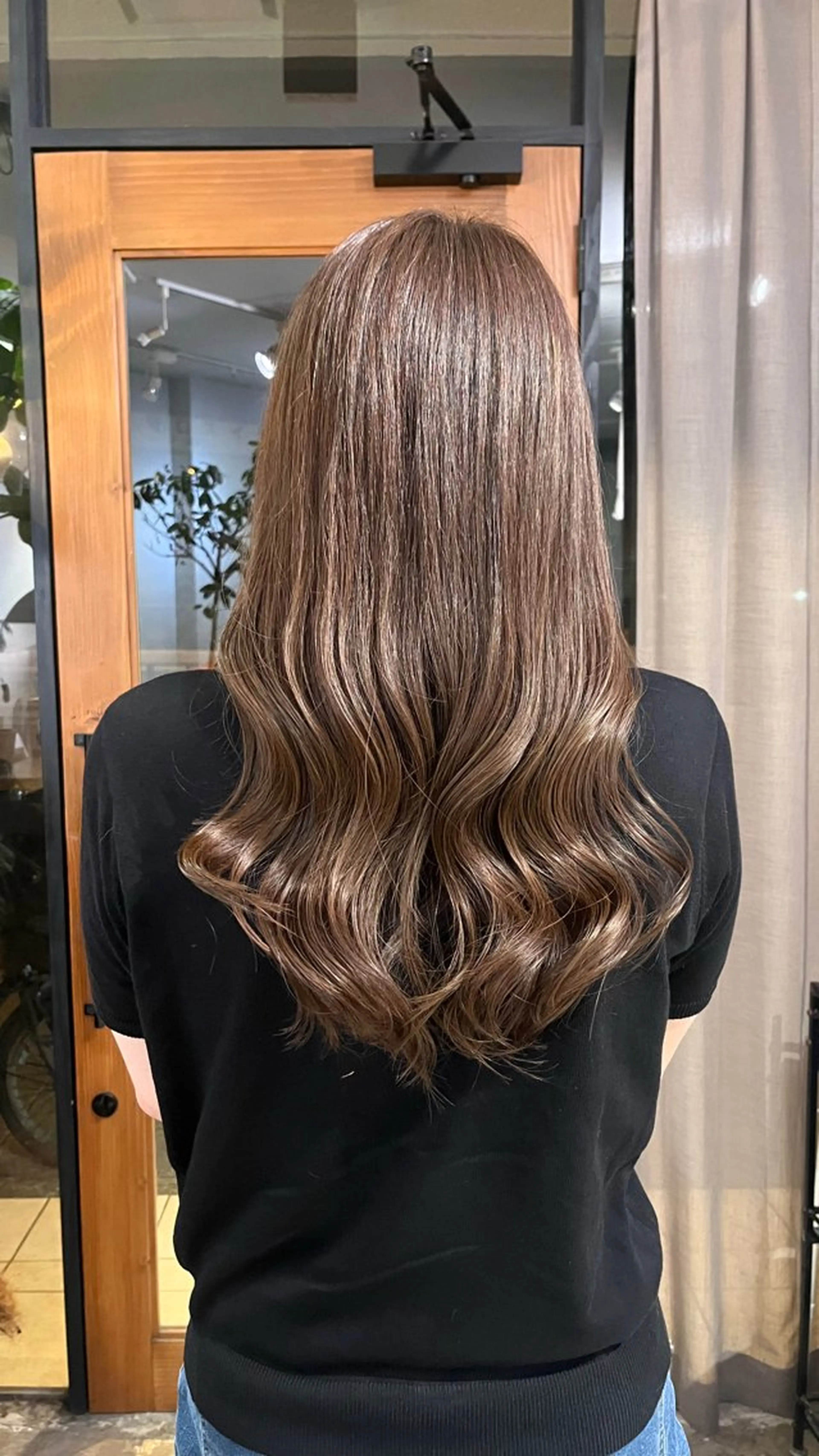 ロング カラー ハイライトカラー ハイライト カット ヘアカラー 友 美海のヘアスタイル