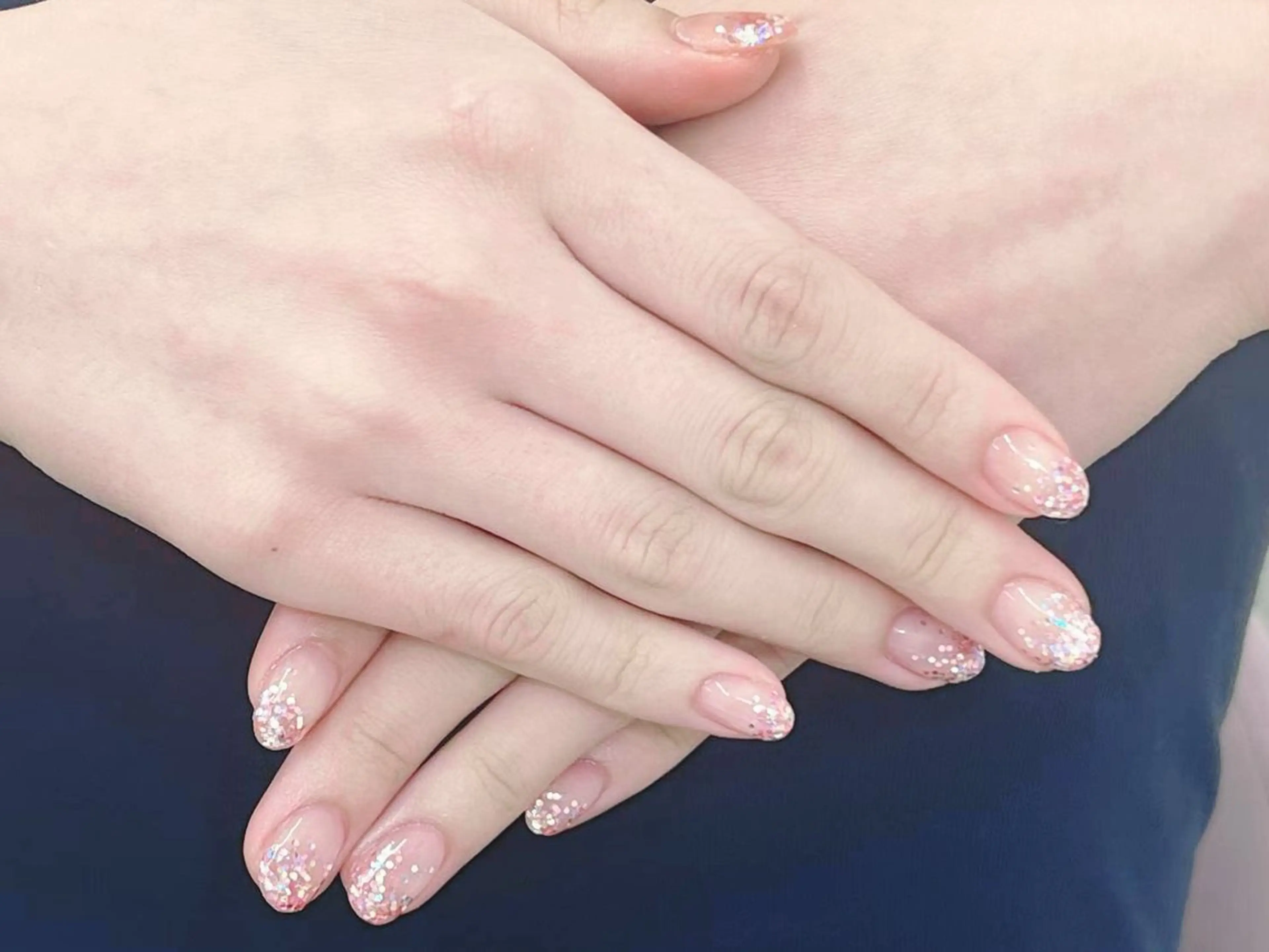 ネイル ラメ(グリッター) オフィスネイル ピンク シンプルネイル ハンドネイル NOA NAILのネイルデザイン