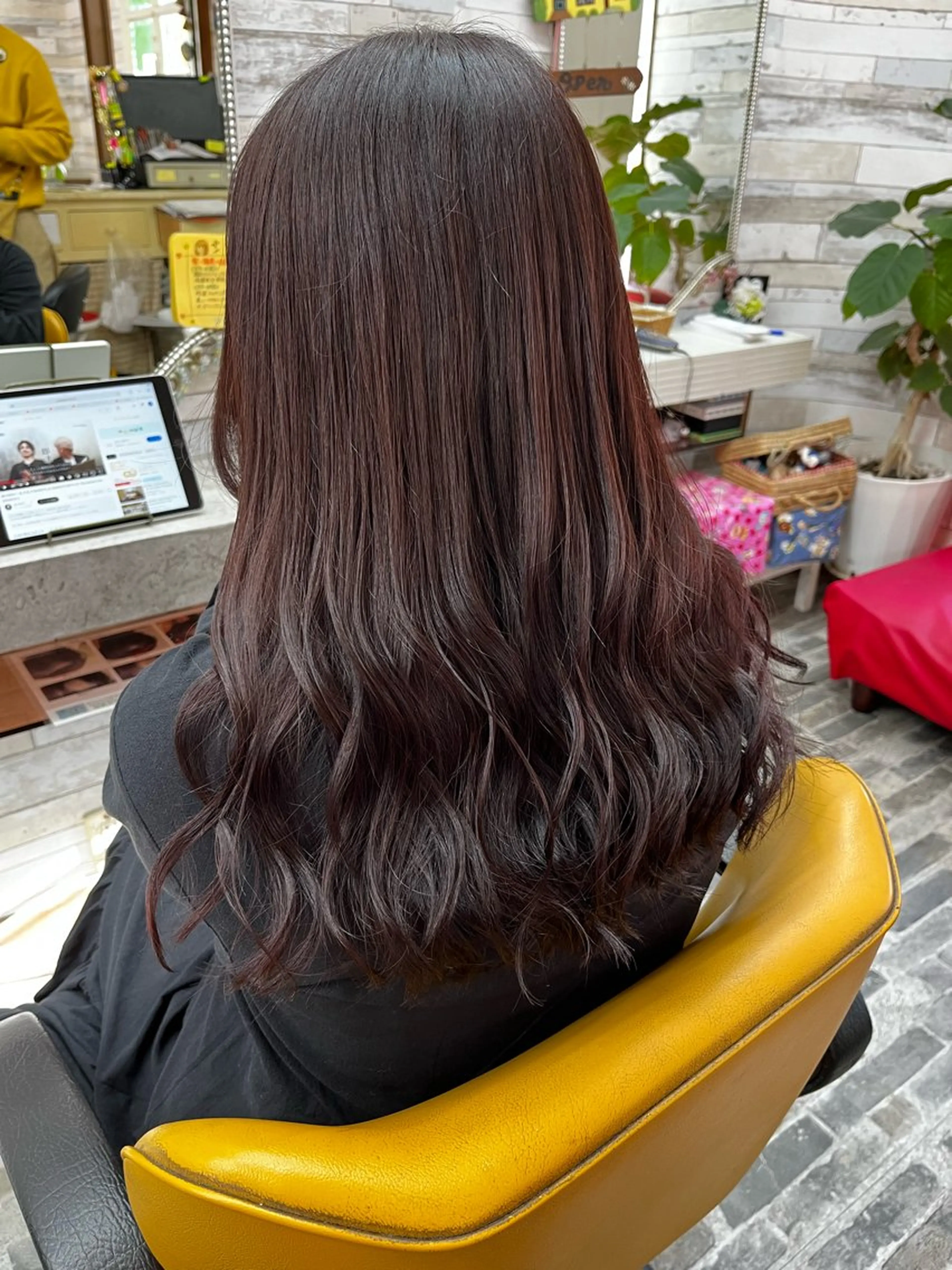 ロング カラー ブラウンカラー ルビー カット ヘアカラー トリートメント 美容室スージーズ所属・大坪 拓斗のヘアスタイル