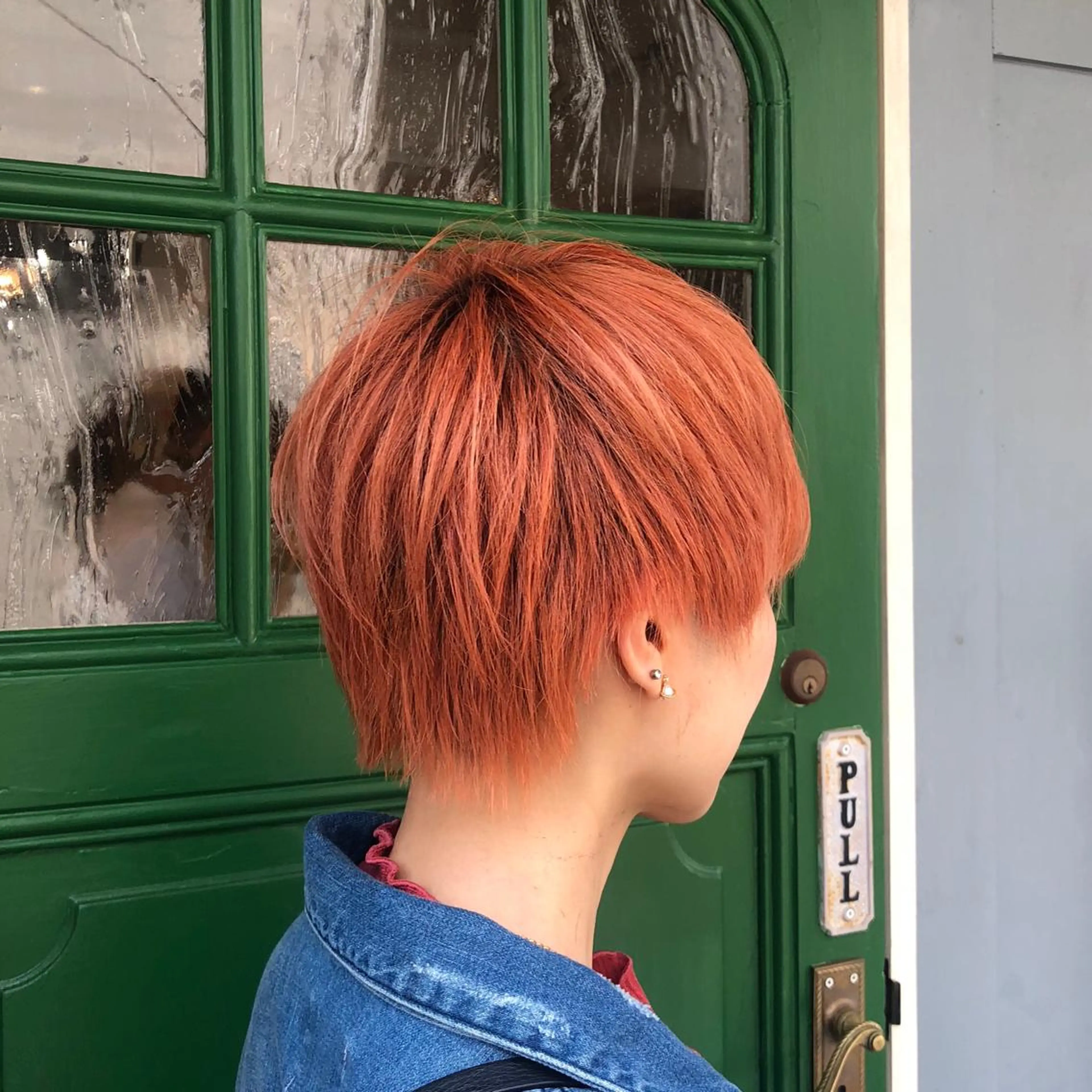 ショート カラー ブリーチ ハイトーンカラー オレンジ ピンクカラー カット ヘアカラー トリートメント ヘッドスパ BRITS 渡辺 菜々子のヘアスタイル