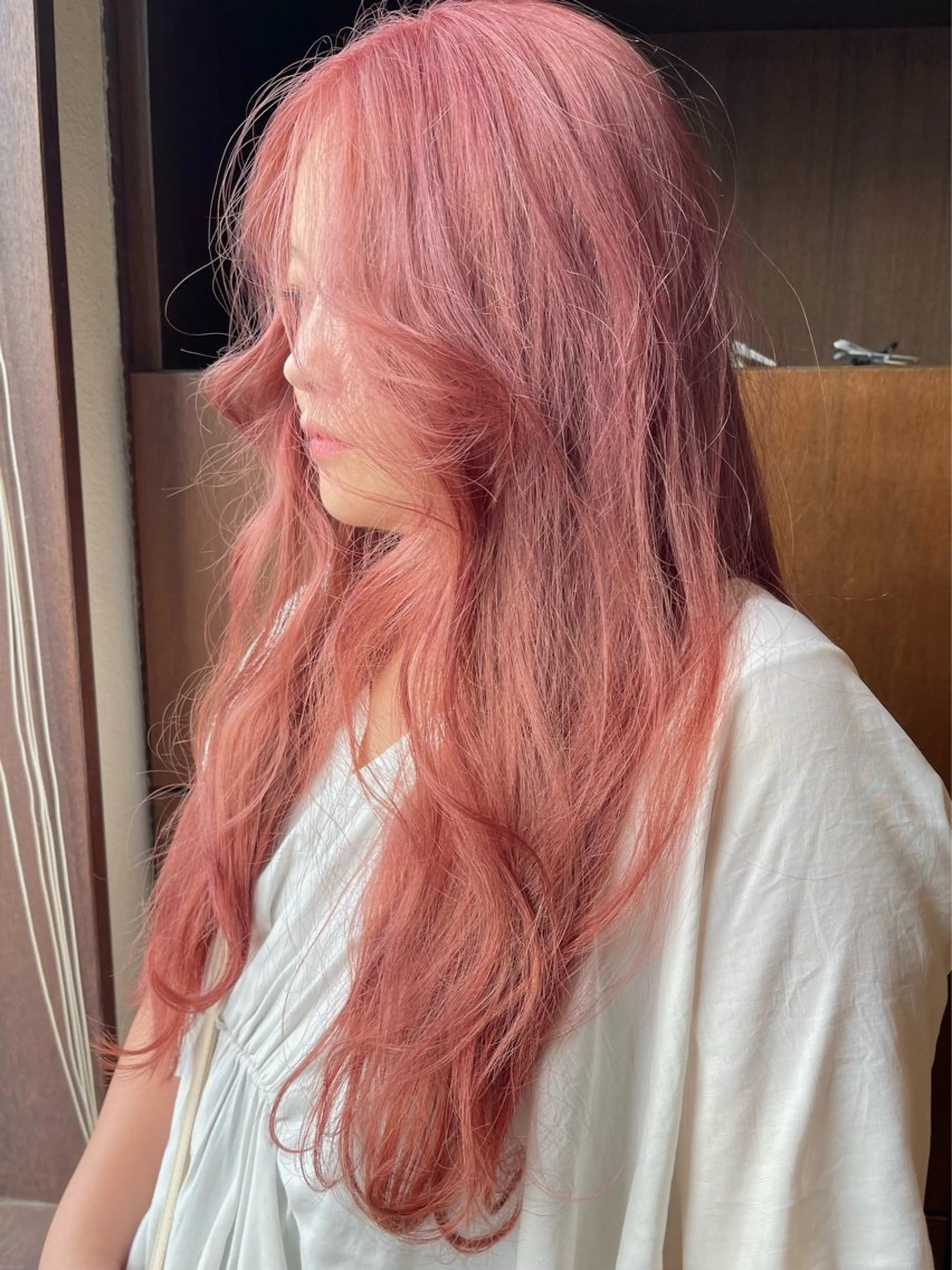 ロング カラー ピンクカラー カット ヘアカラー トリートメント 髪質改善ｶﾗｰ ｹｱﾌﾞﾘｰﾁ/ﾀﾑのヘアスタイル