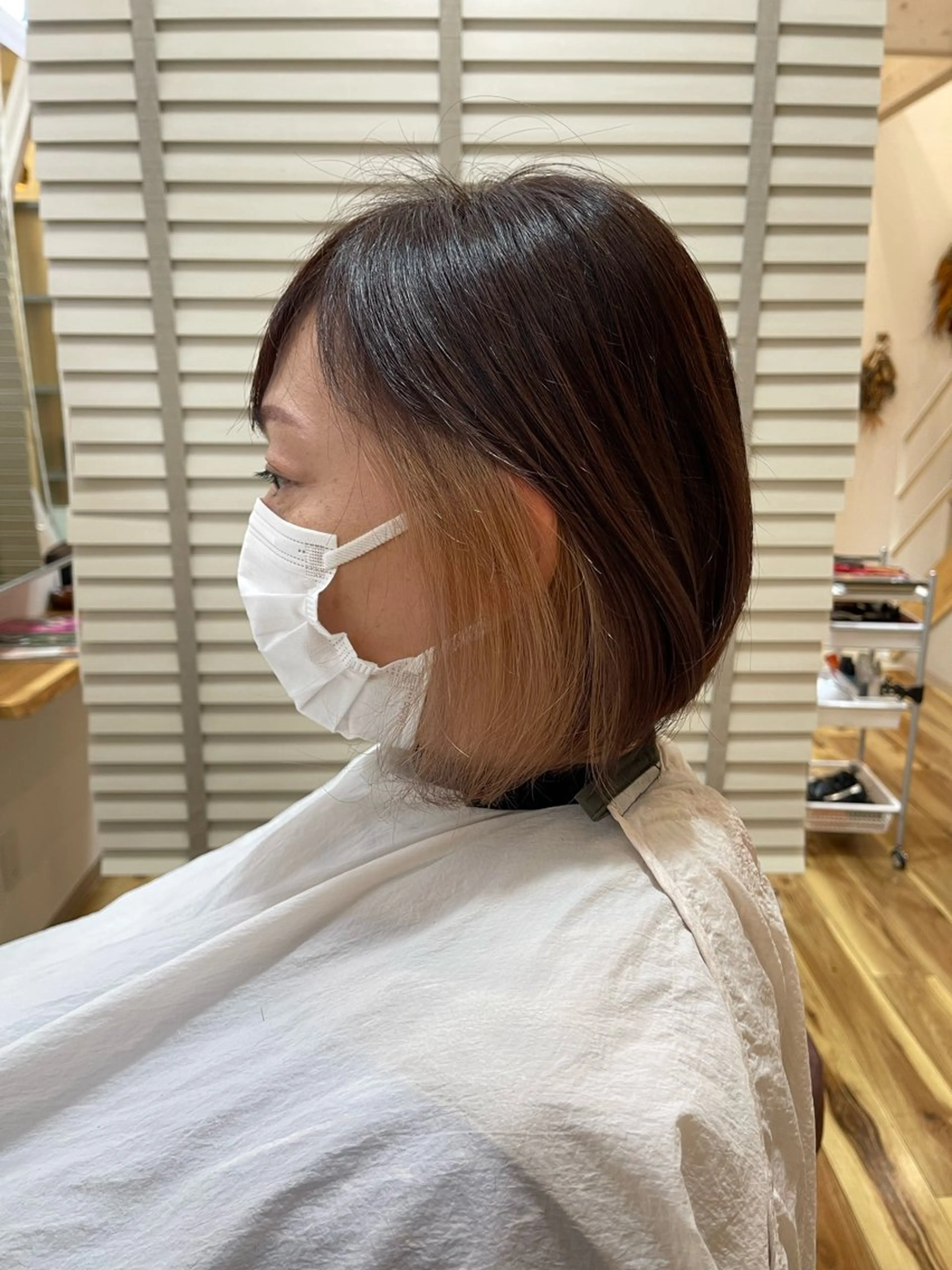 ミディアム カラー ベージュカラー ブリーチ ミルクティーベージュ ピンクカラー ヘアカラー 山口 美咲のヘアスタイル
