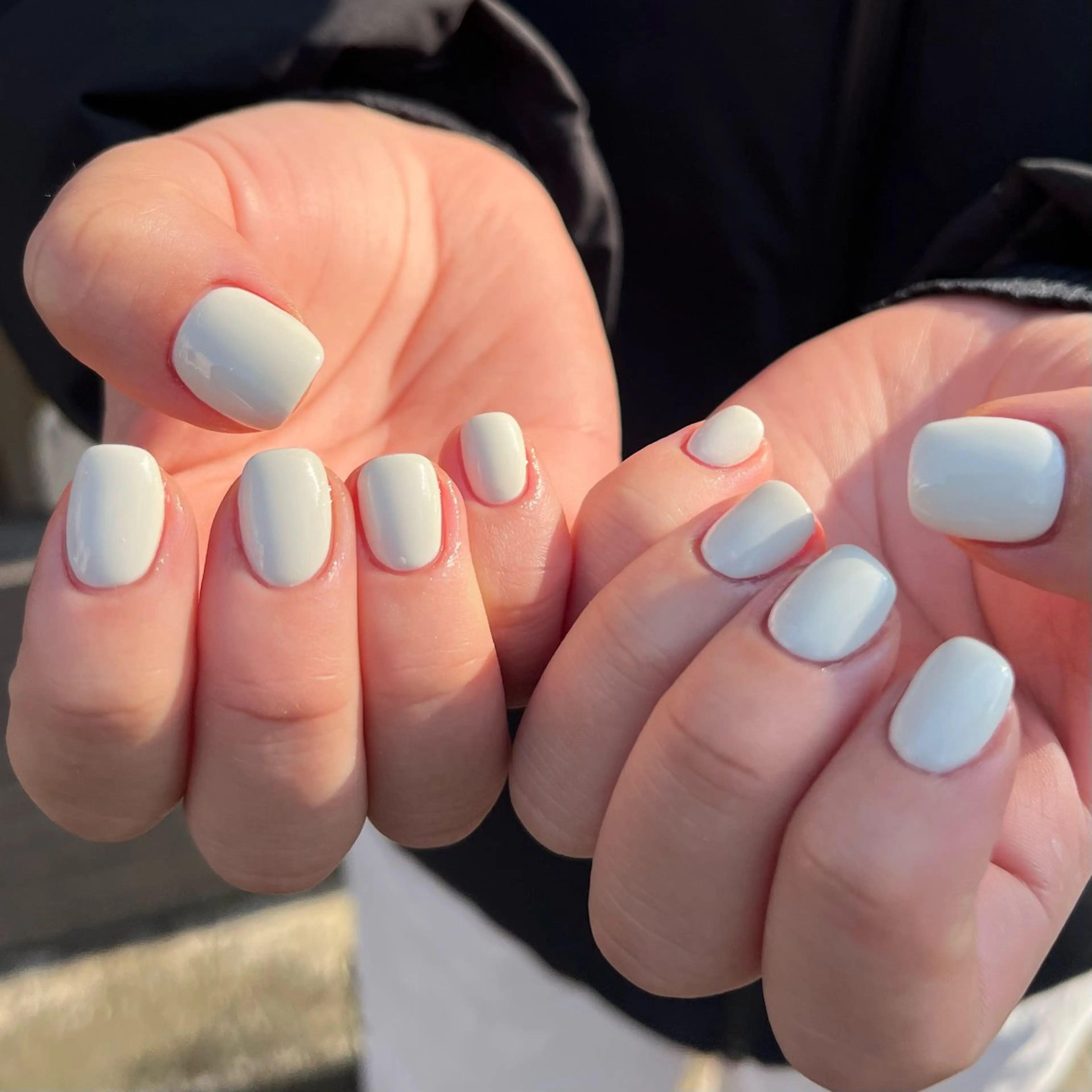 ネイル クリアネイル ラメ(グリッター) オフィスネイル ワンカラーネイル ホワイト ハンドネイル ハンドケア 🫧OPELIA NAIL渋谷🫧のネイルデザイン