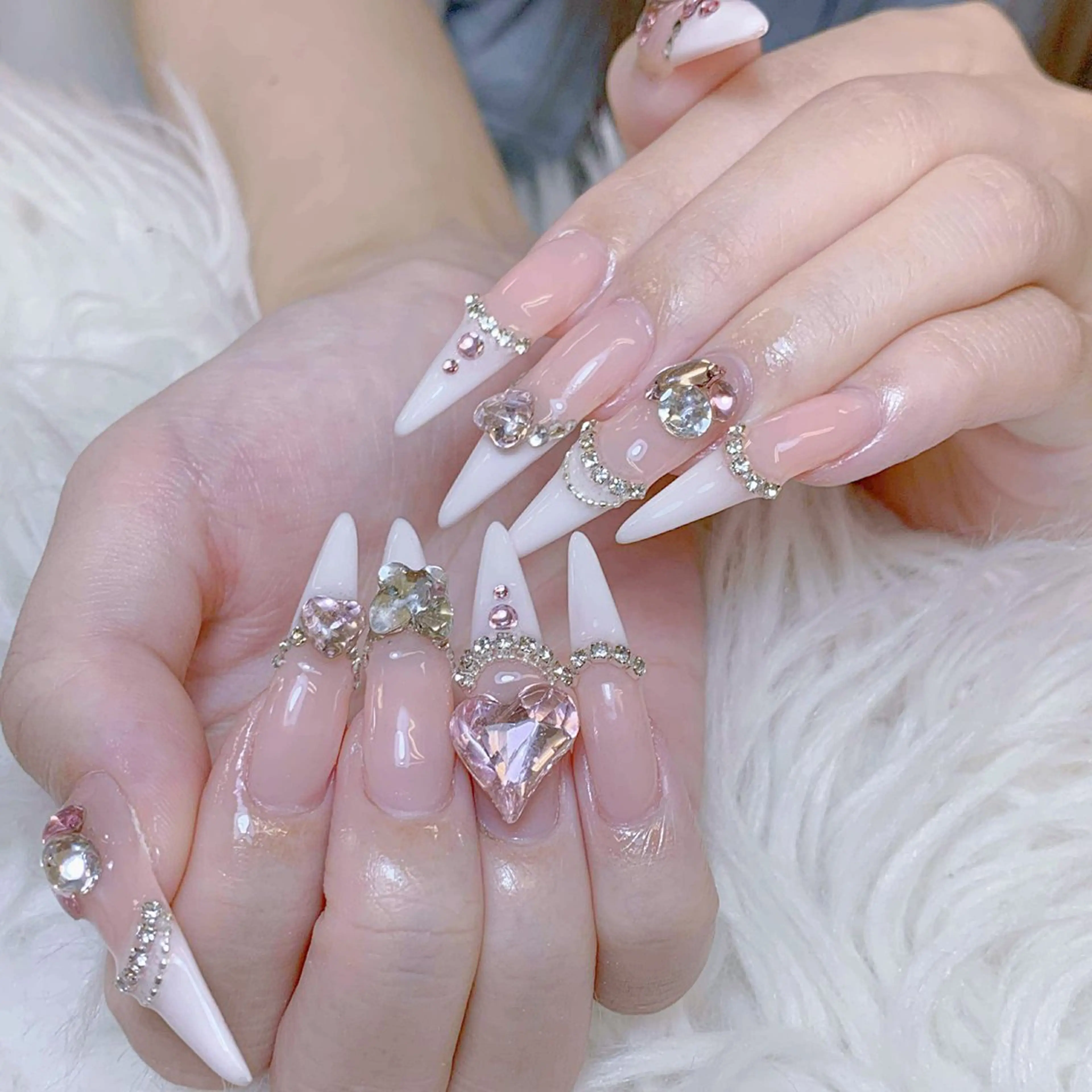 ネイル ハンドネイル ゴテゴテネイルサロン所属・ゴテゴテ ネイルのネイルデザイン