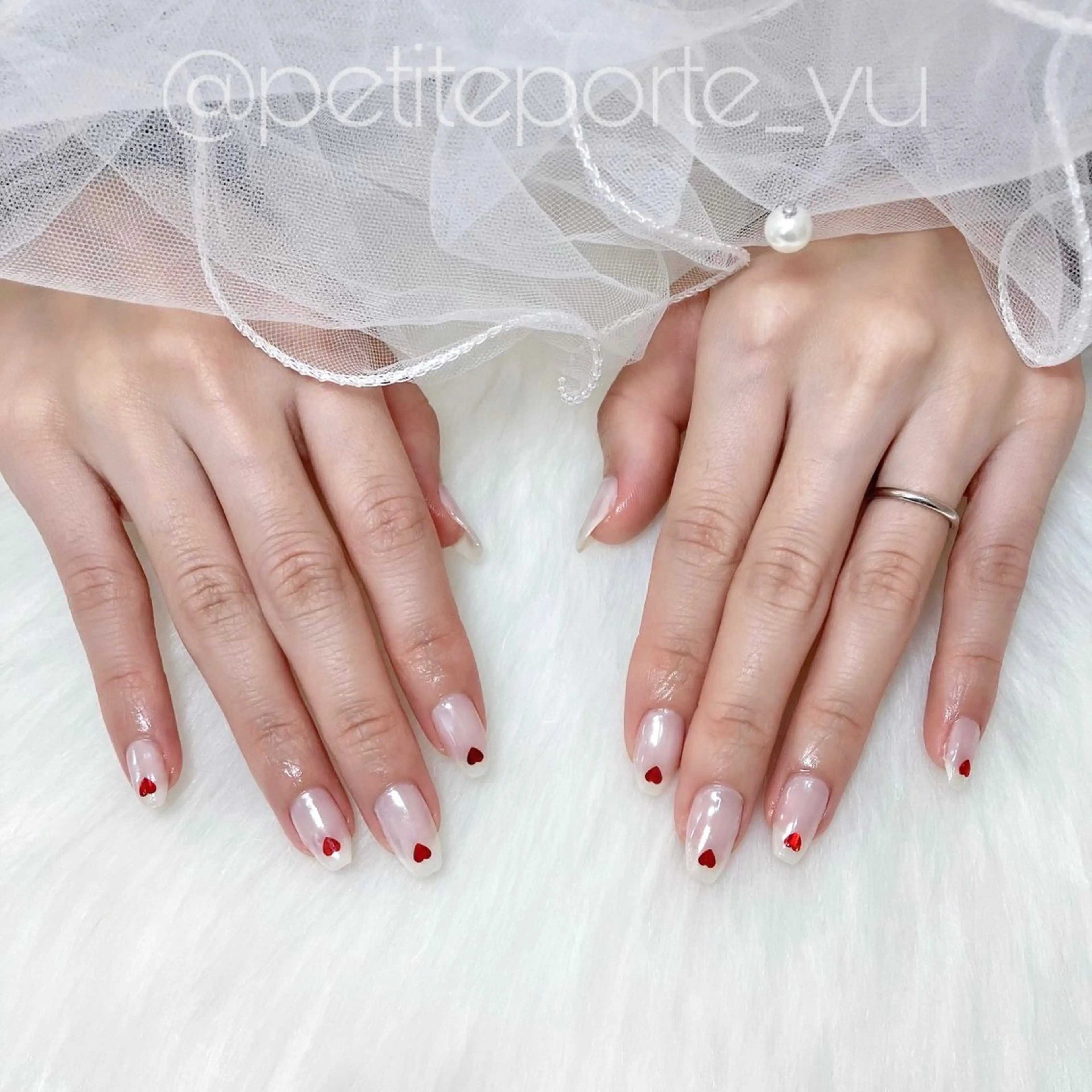 ネイル ハート おそろいネイル ミラーネイル ホワイト ハンドネイル nailsalon petite porte所属・petite porteのネイルデザイン