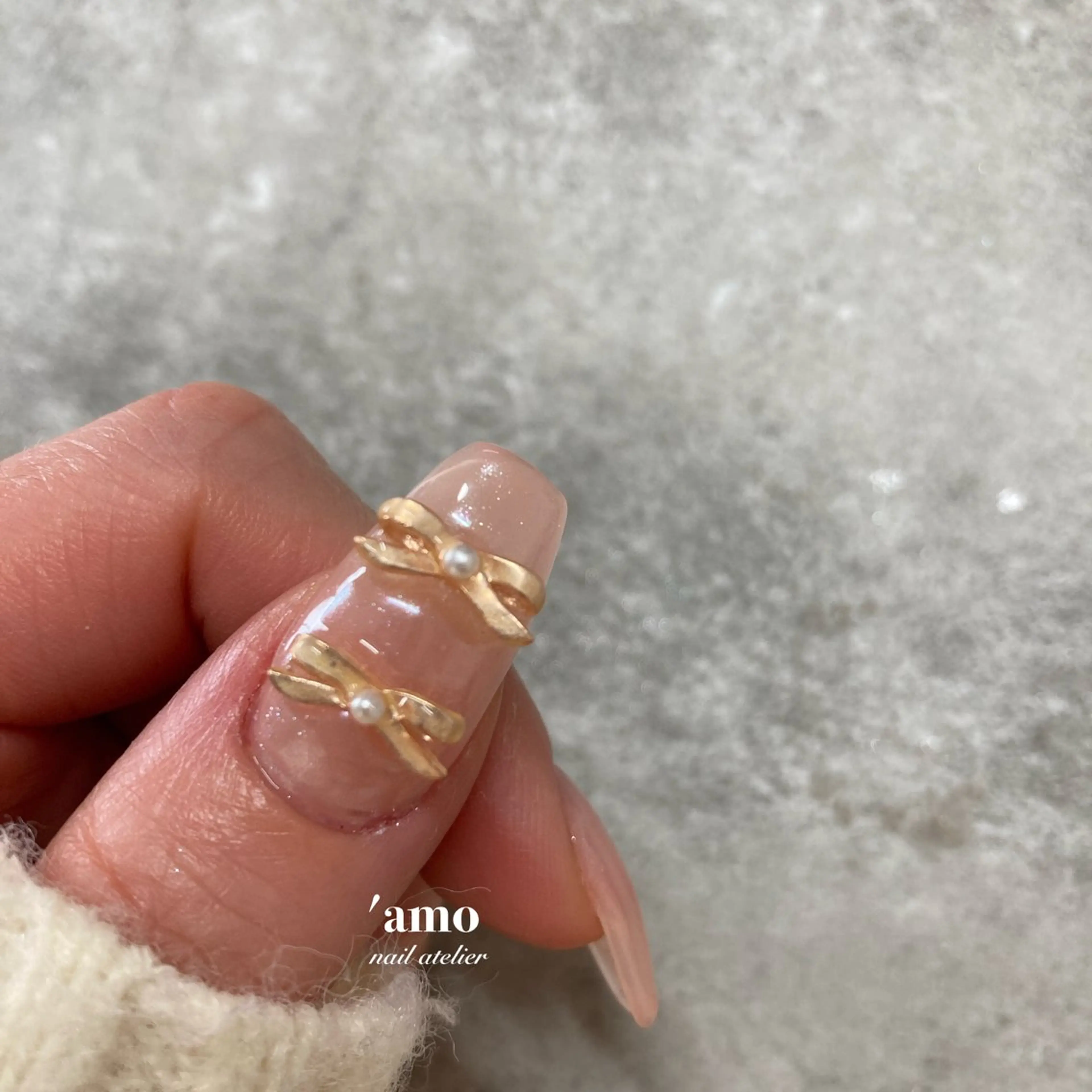 ネイル リボン 'amo nail atelierのネイルデザイン