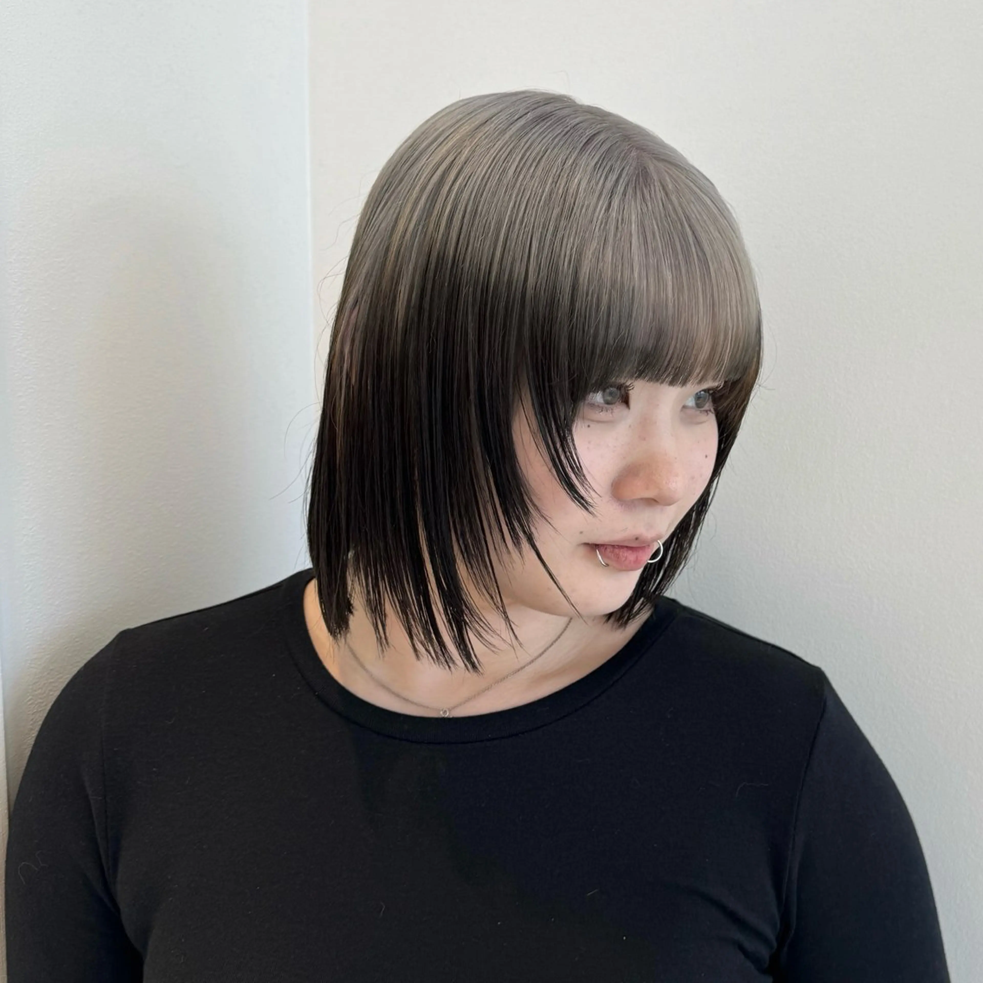 セミロング カラー デザインカラー ヘアカラー トリートメント 🌼動き×透明感🩵 ハイトーン/ナナのヘアスタイル