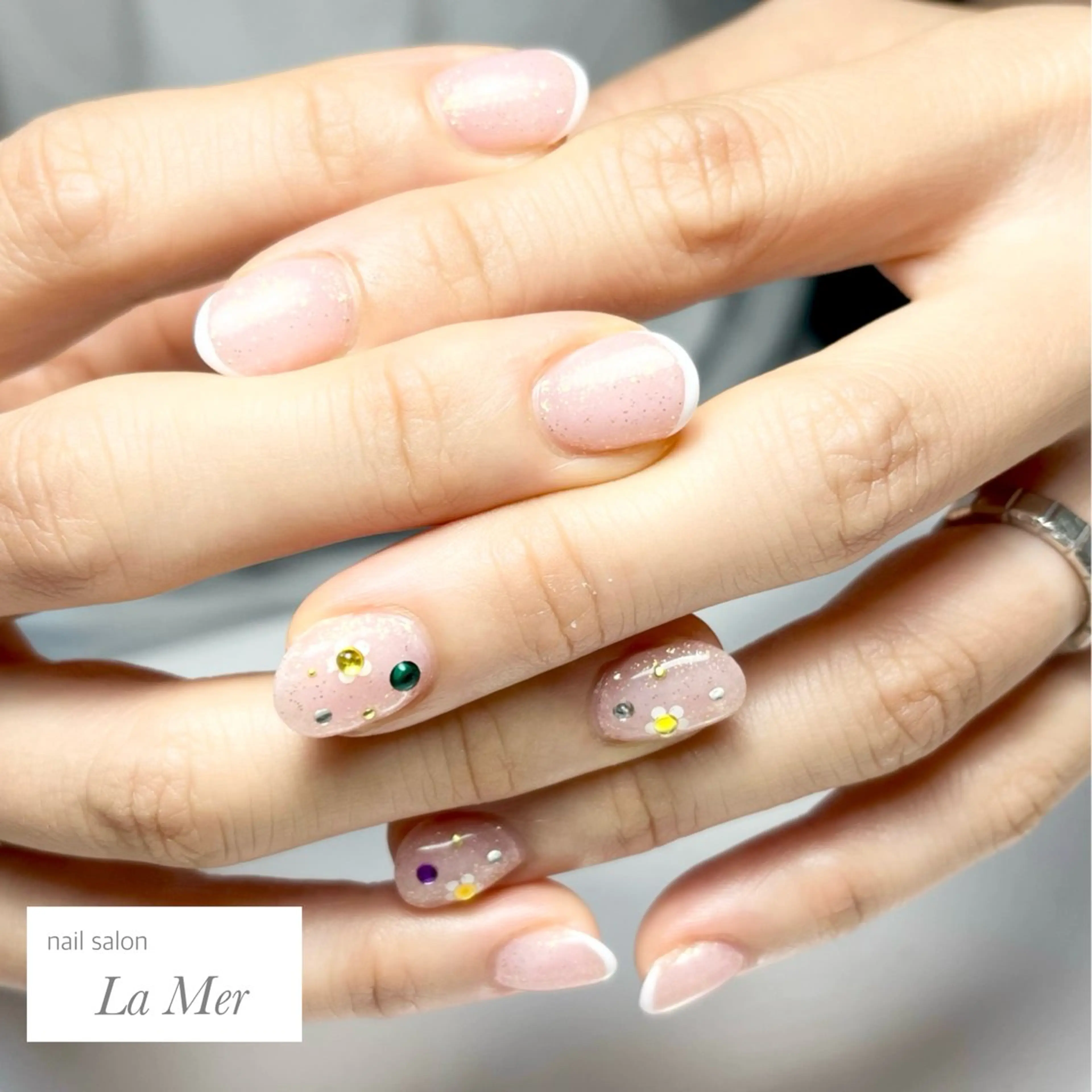ネイル フラワーネイル フレンチネイル 韓国ネイル ラメ(グリッター) ピンク ハンドネイル nailsalon La Merのネイルデザイン