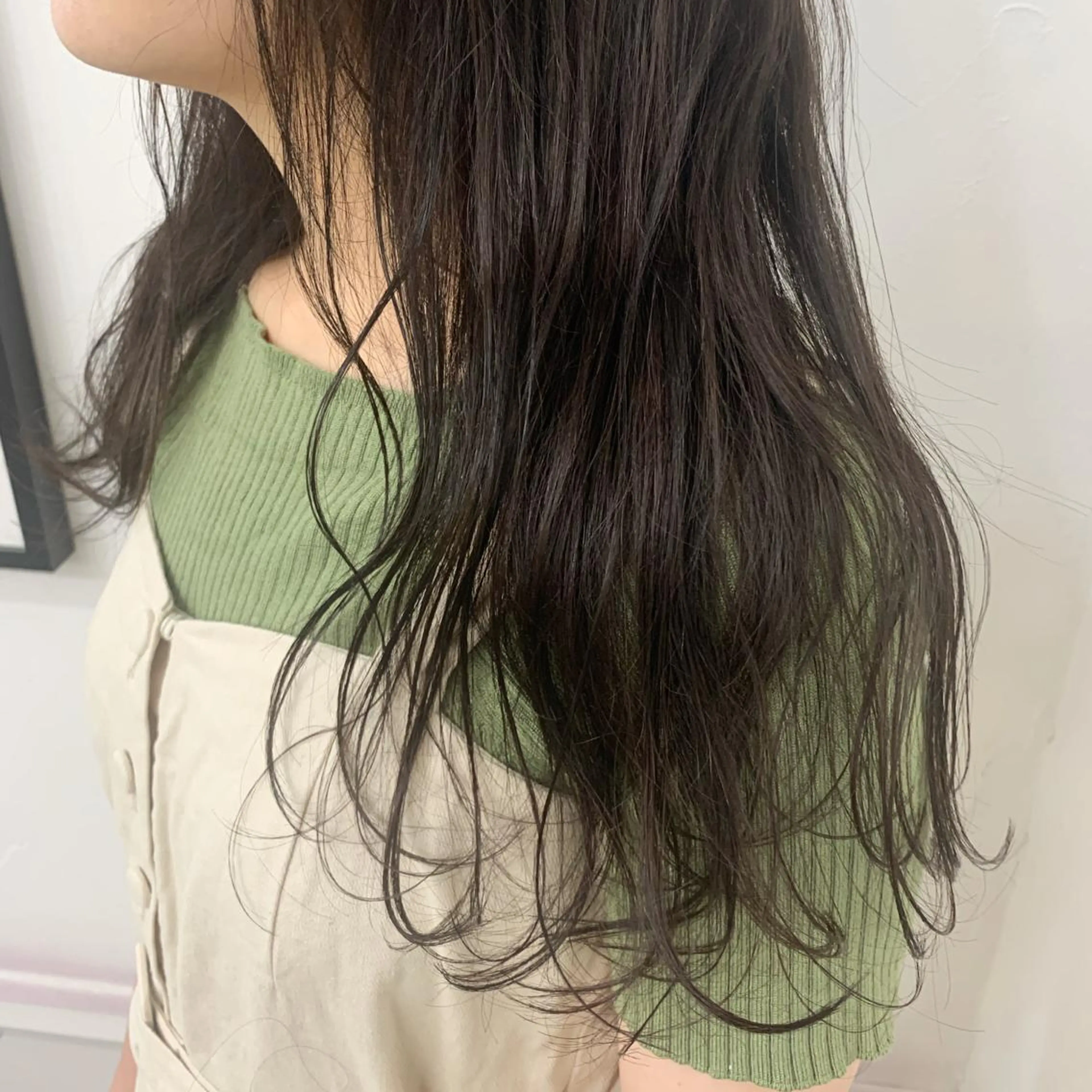 ロング カラー グレージュ オリーブグレージュ オリーブグレー ヘアカラー chama レイヤーカットのヘアスタイル