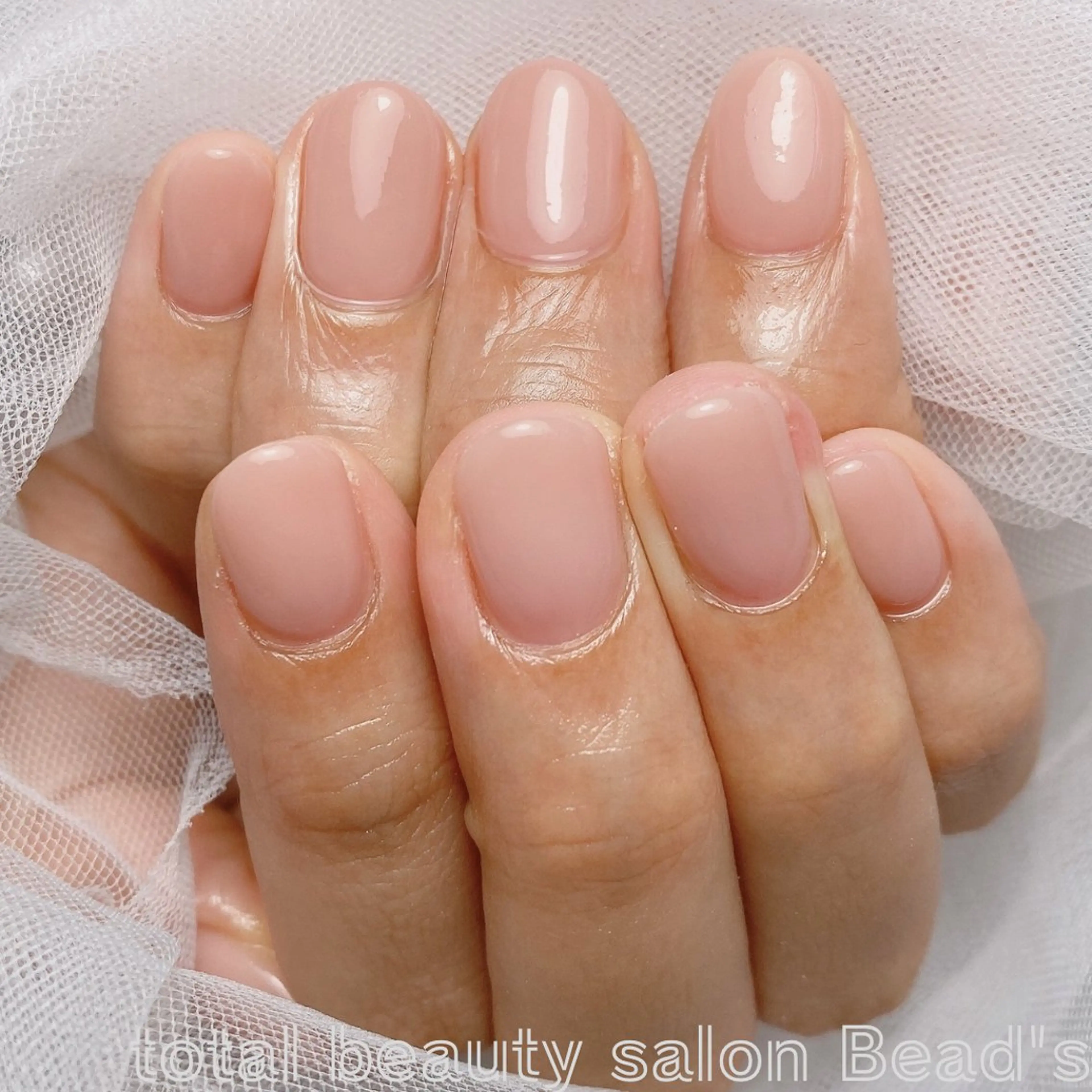 ネイル ピンク ピンクベージュ ハンドネイル ネイルサロン　ビーズ所属・トータルビューティー サロンビーズ すずのネイルデザイン