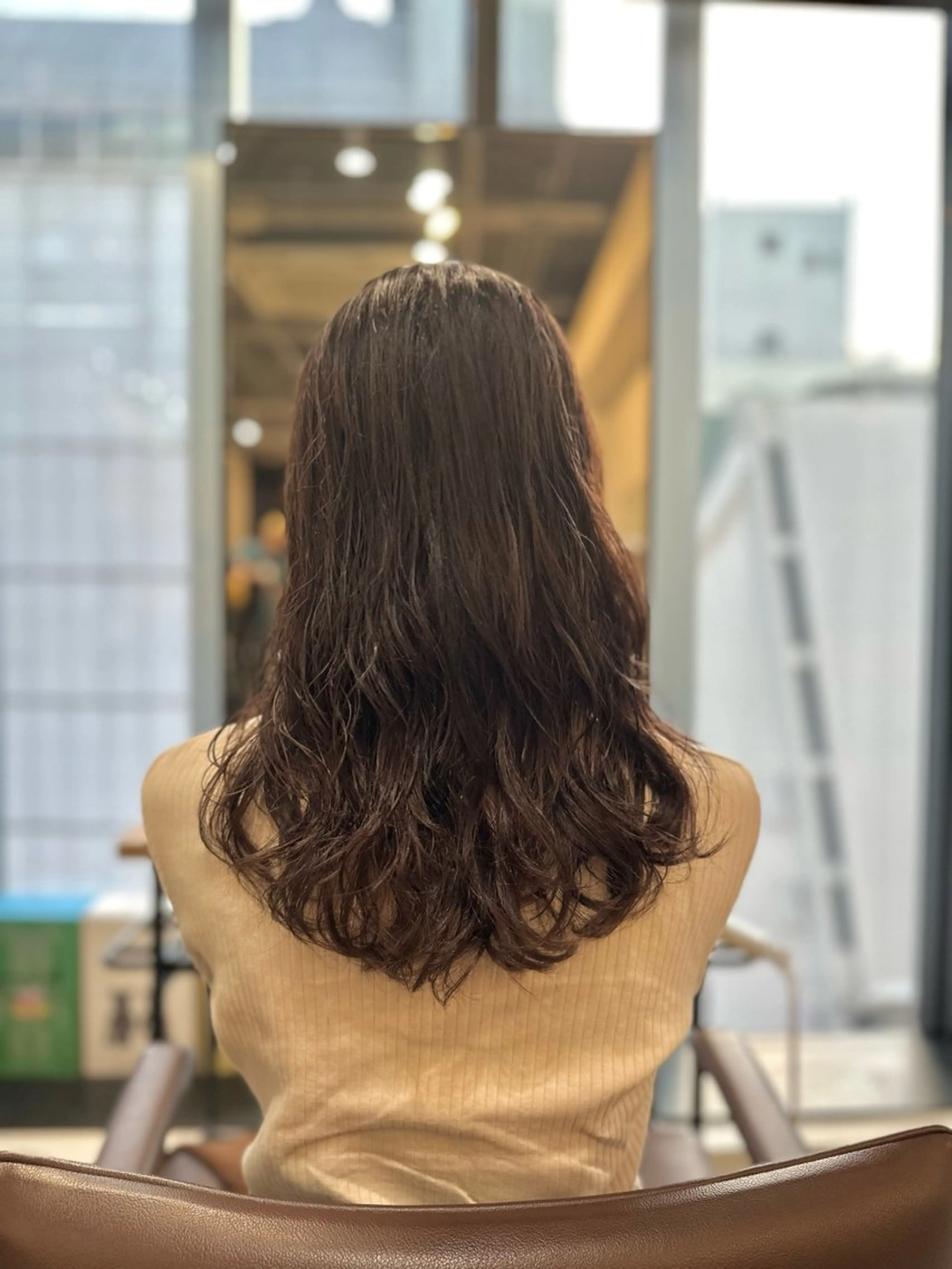 ミディアム カラー パーマ カット ヘアカラー パーマ トリートメント 小顔カット✨ 透明感カラー✨kyoのヘアスタイル