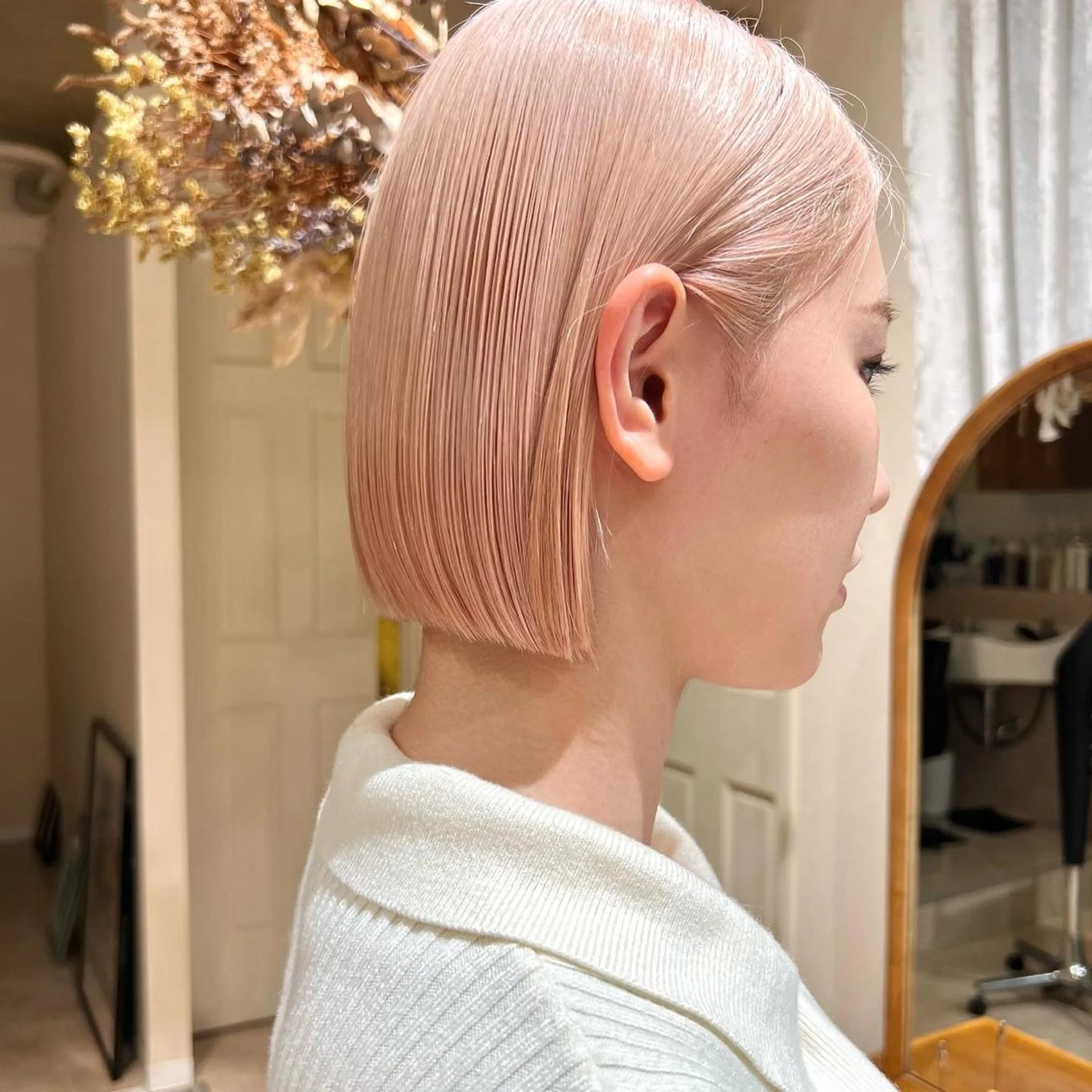 ミディアム カラー ヘアアレンジ ハイトーンカラー ボブ カット トリートメント ヘアセット hotely所属・✨まとまるボブ/ 切りっぱなし/ユキナのヘアスタイル