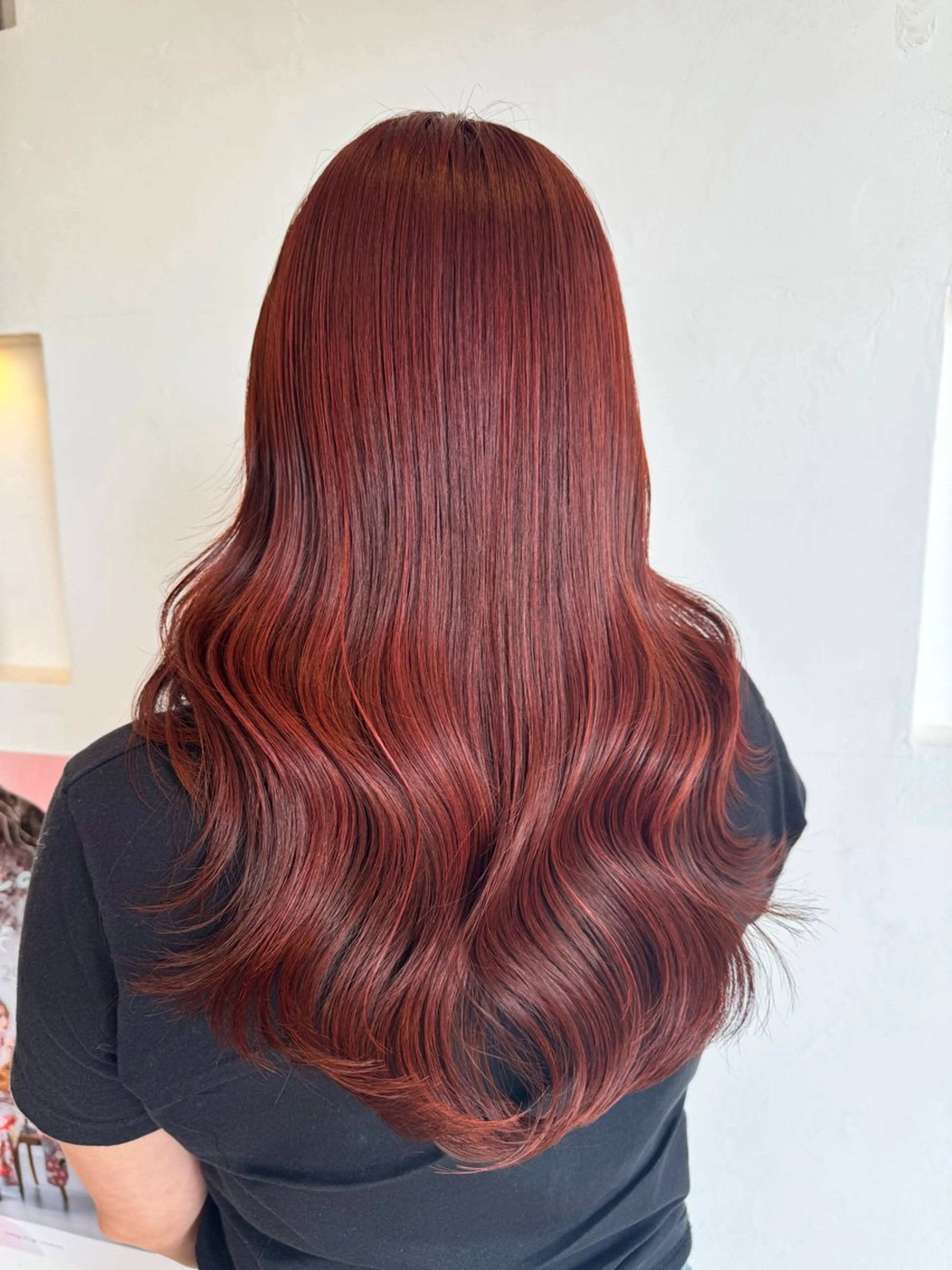セミロング カラー ブリーチ カシス レッドカラー カット ヘアカラー ブランシェ神領店 稲垣 葵のヘアスタイル
