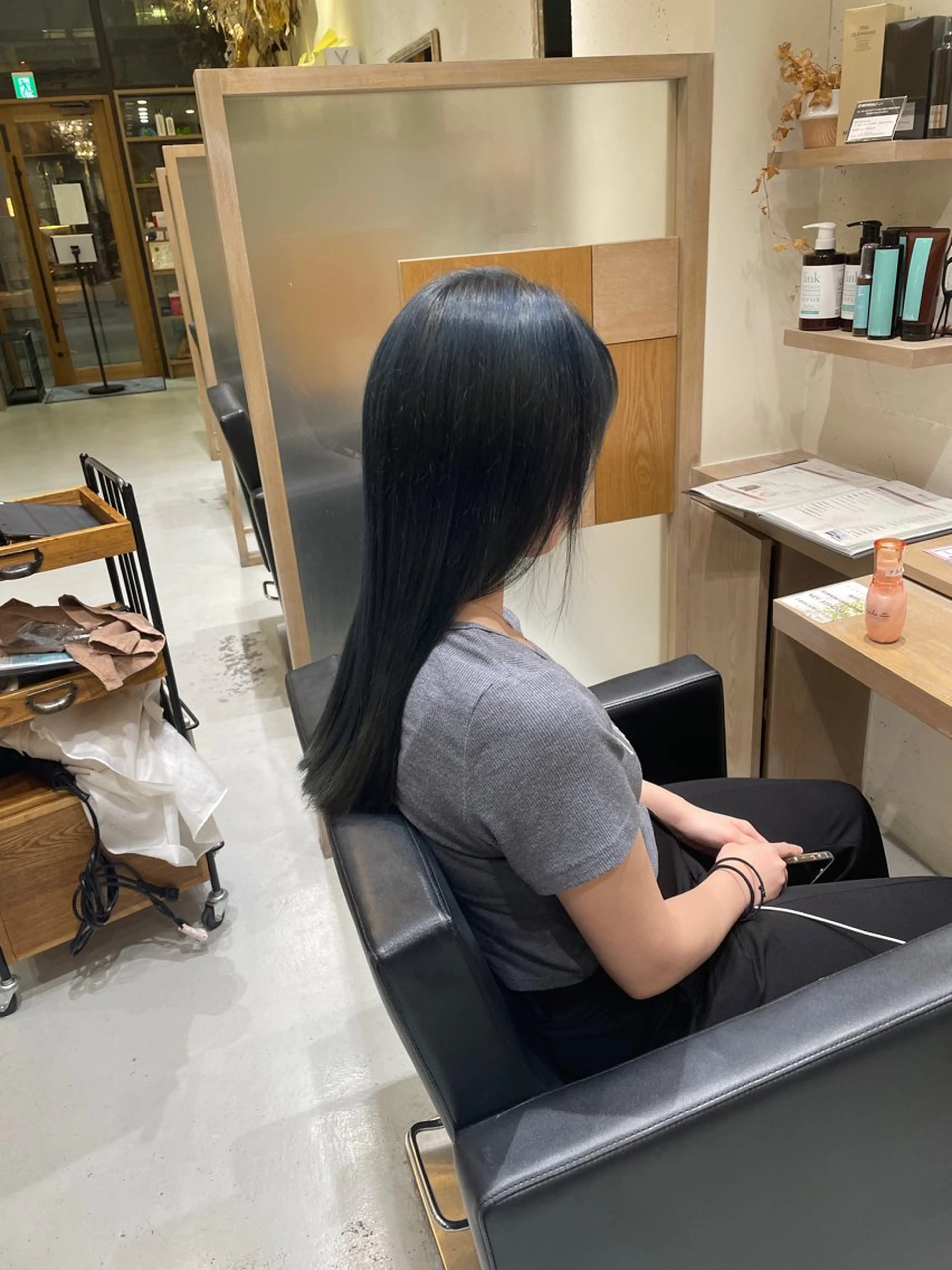 ロング カラー カット ヘアカラー トリートメント 透明感カラー/顔周り カット/レイヤーにかのヘアスタイル