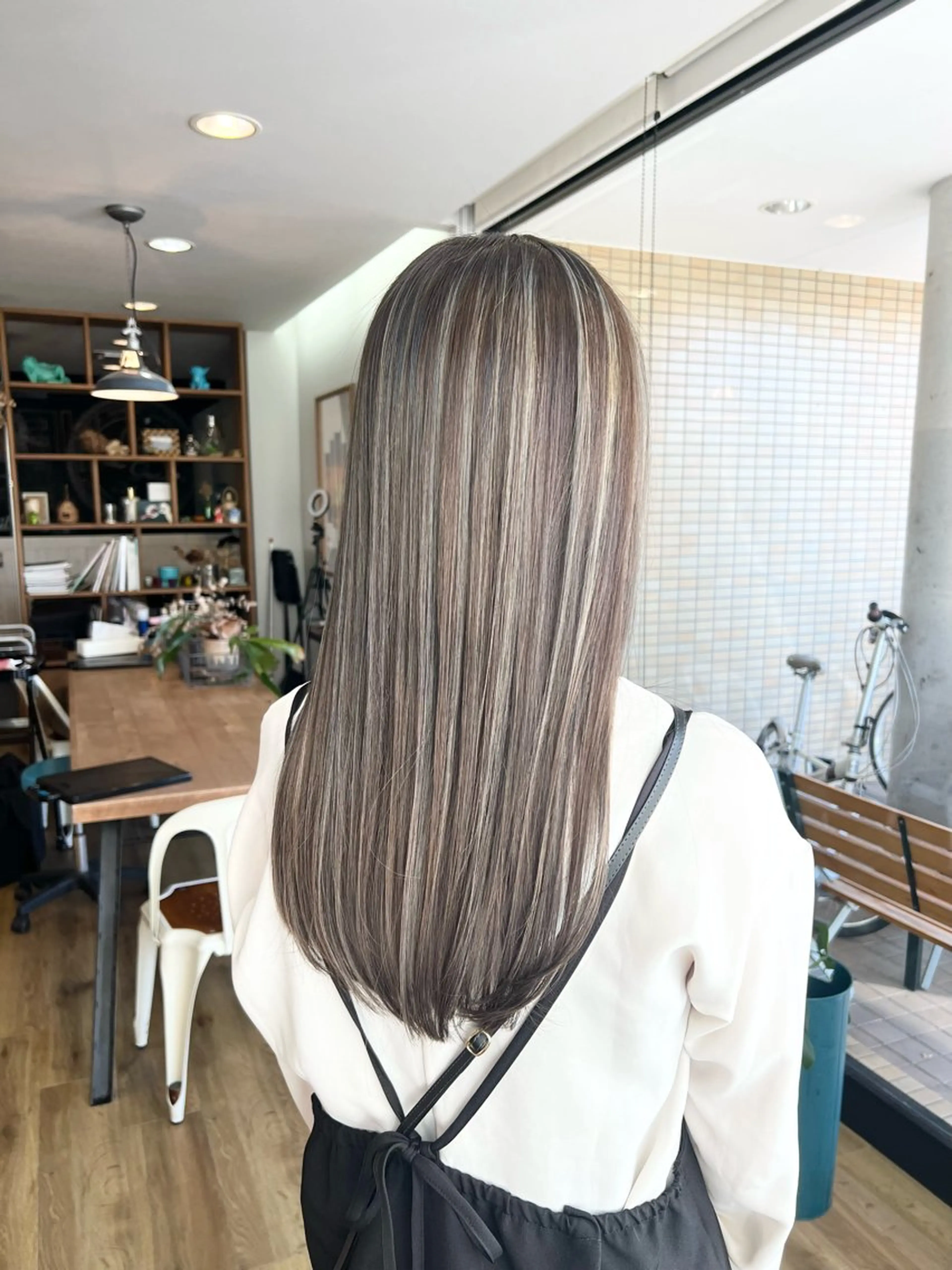 ロング カラー グレージュ ハイライトカラー ハイライト ヘアカラー トリートメント 堀 望美のヘアスタイル