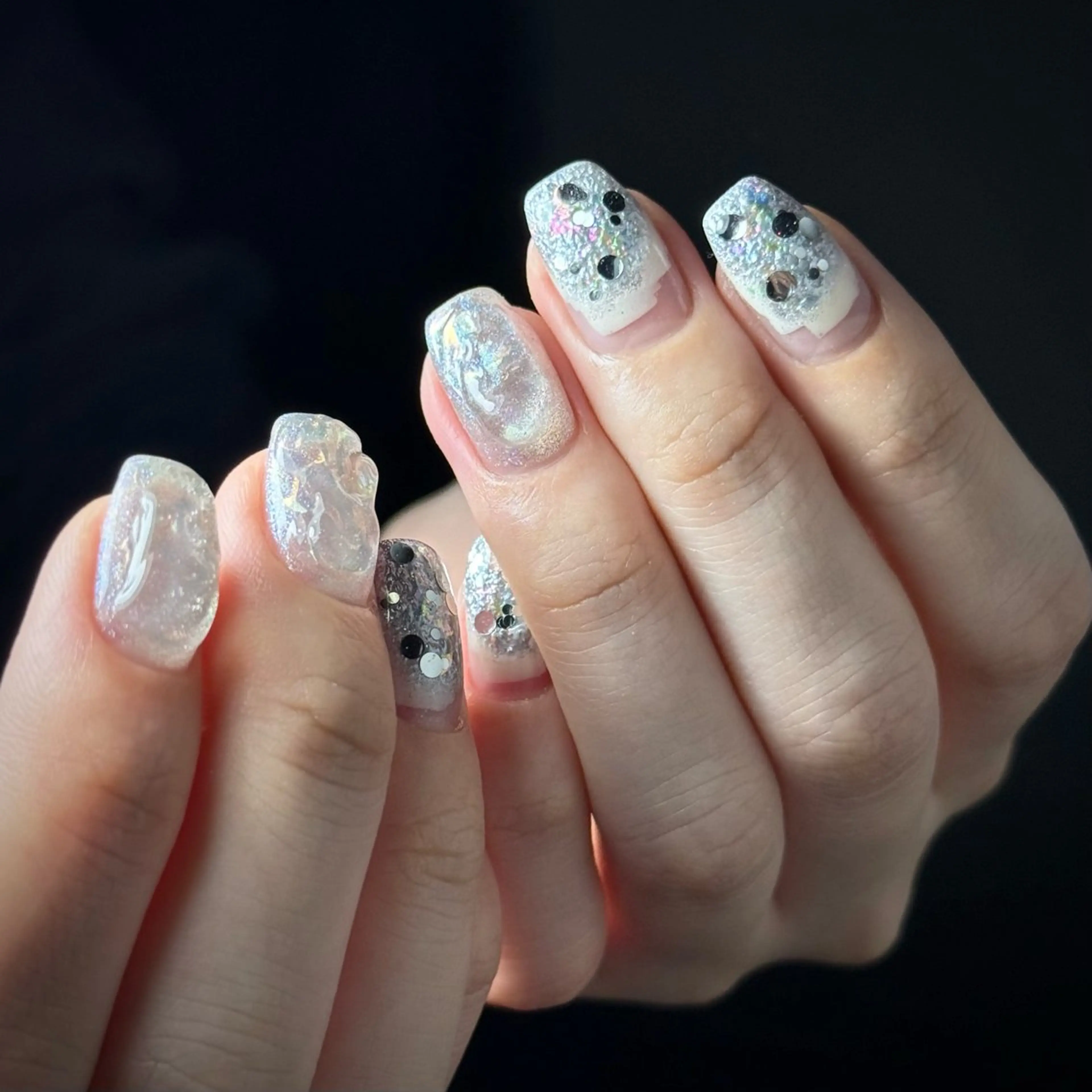 ネイル ホログラムネイル キラキラネイル ミラーネイル 持ち込み ハンドネイル Atelier Soi【アトリエ　ソワ】所属・Atelier Soiのネイルデザイン