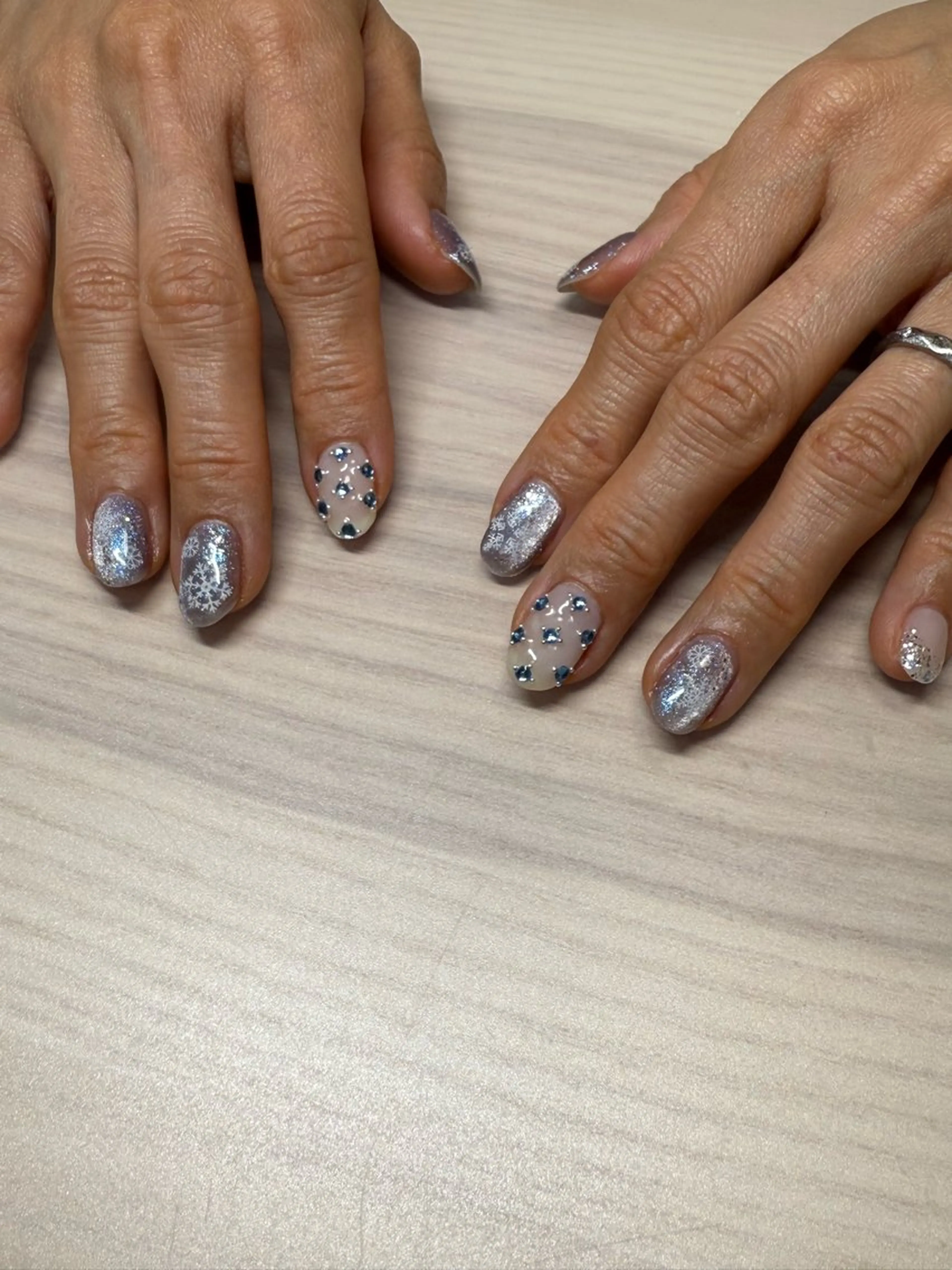 ネイル ストーンネイル ハンドネイル デ・アイム「nail salon MIMIPARUN」所属・ナリス化粧品 MIMIPARUNのネイルデザイン