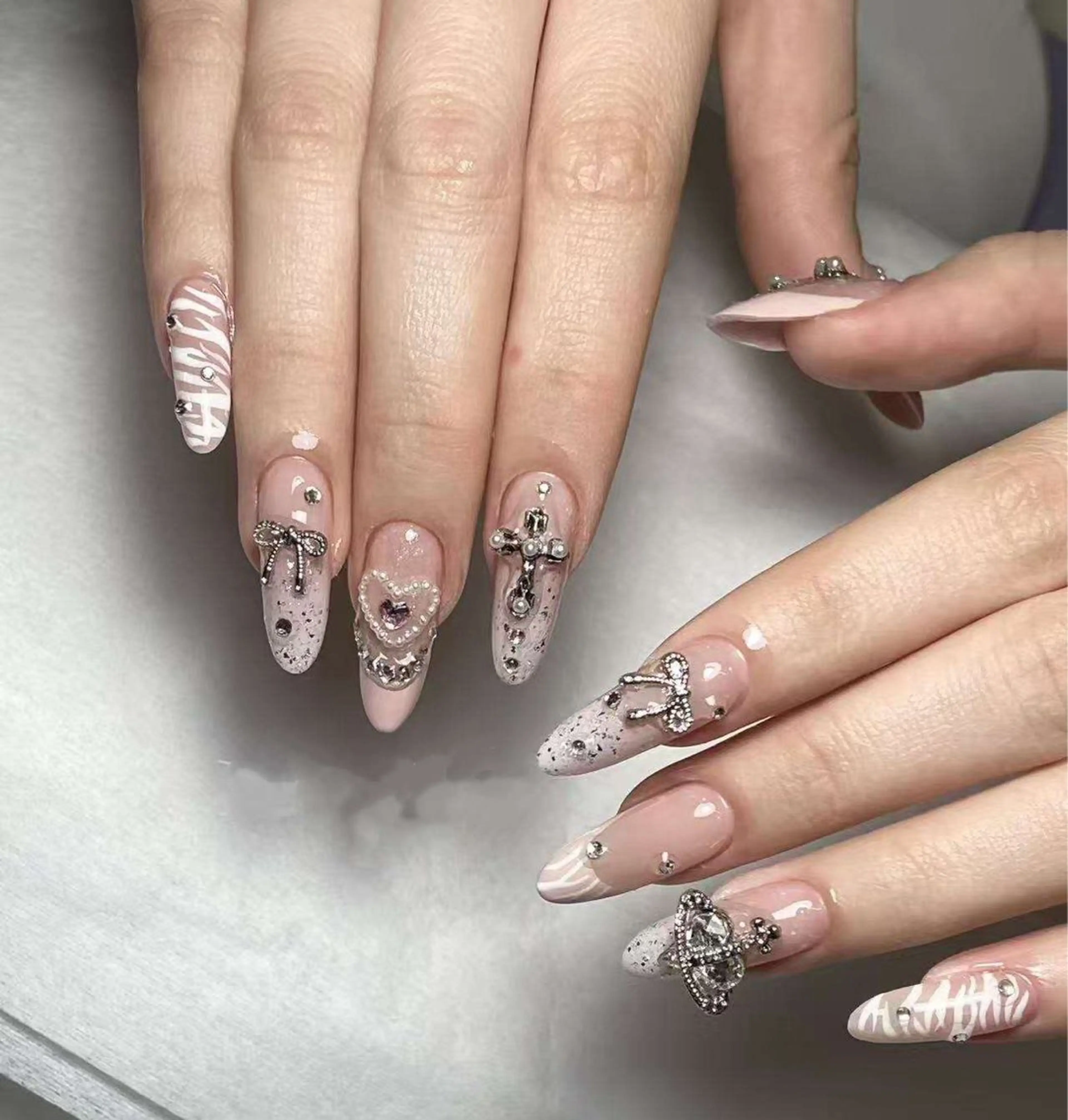 ネイル オーロラネイル フラワーネイル フットネイル フレンチネイル ジェルネイル ハンドネイル 相沢 さやかのネイルデザイン