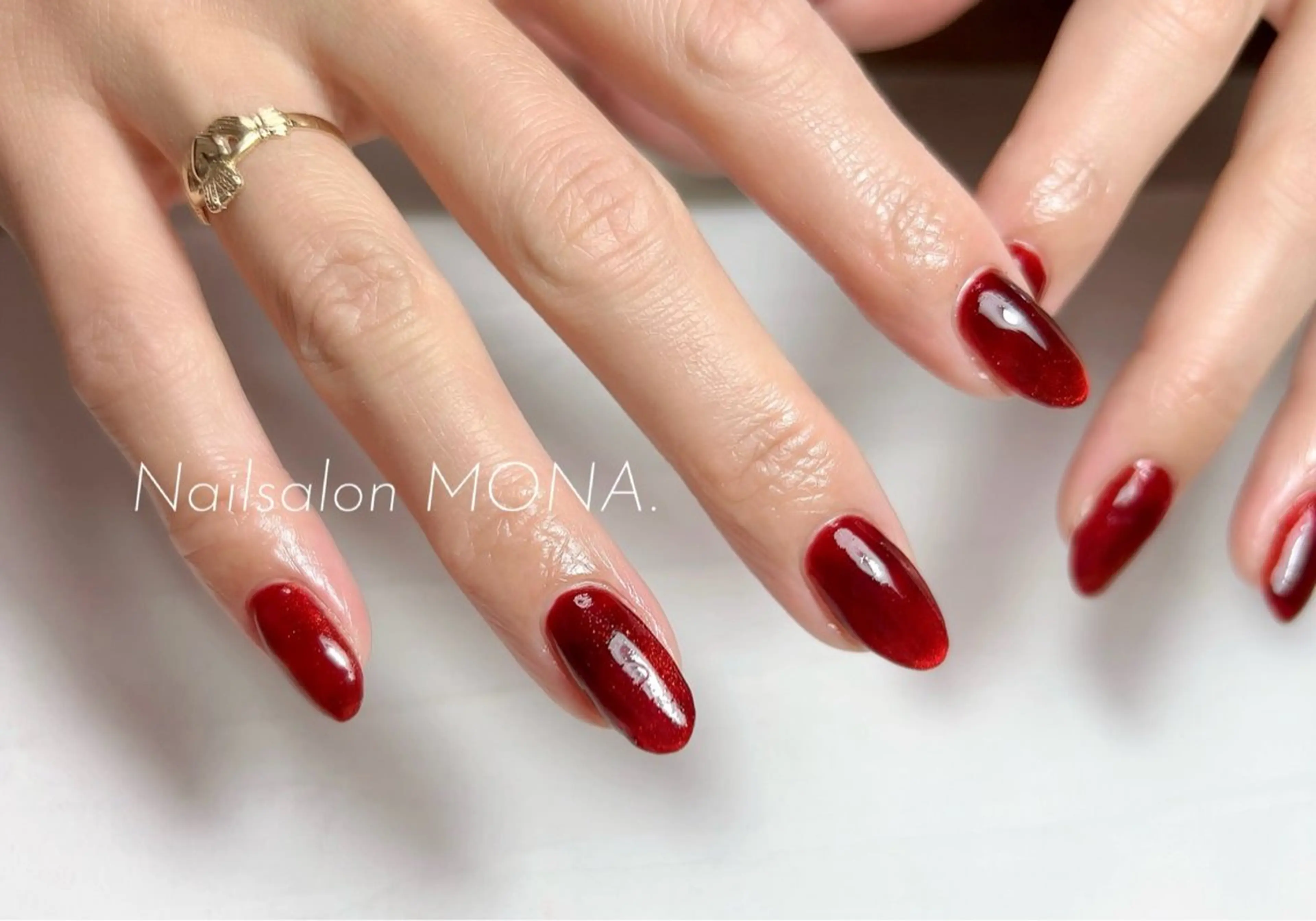 ネイル マグネットネイル 赤色 Nailsalon MONA.のネイルデザイン