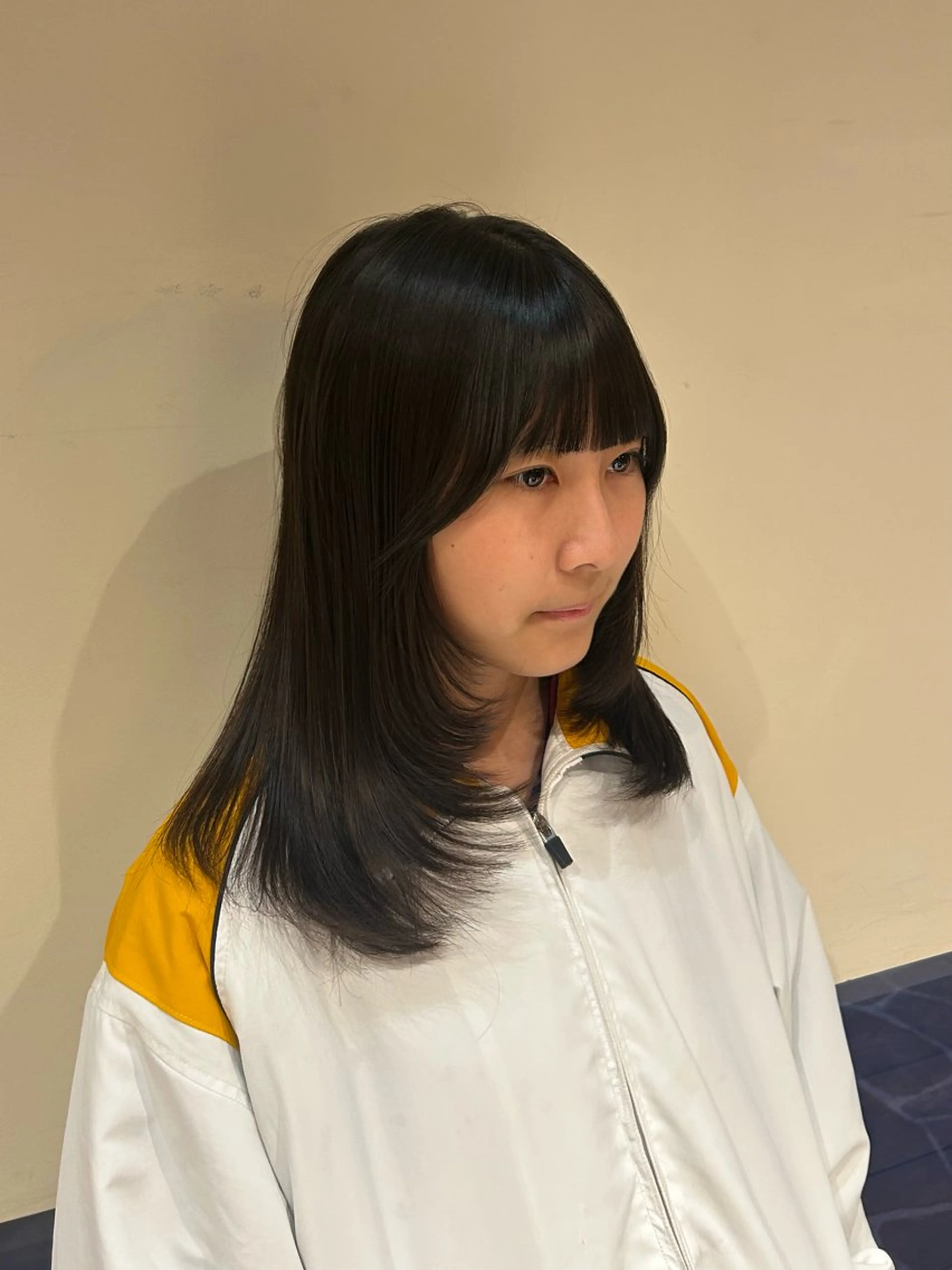 セミロング レイヤーカット 村松 麻菜のヘアスタイル