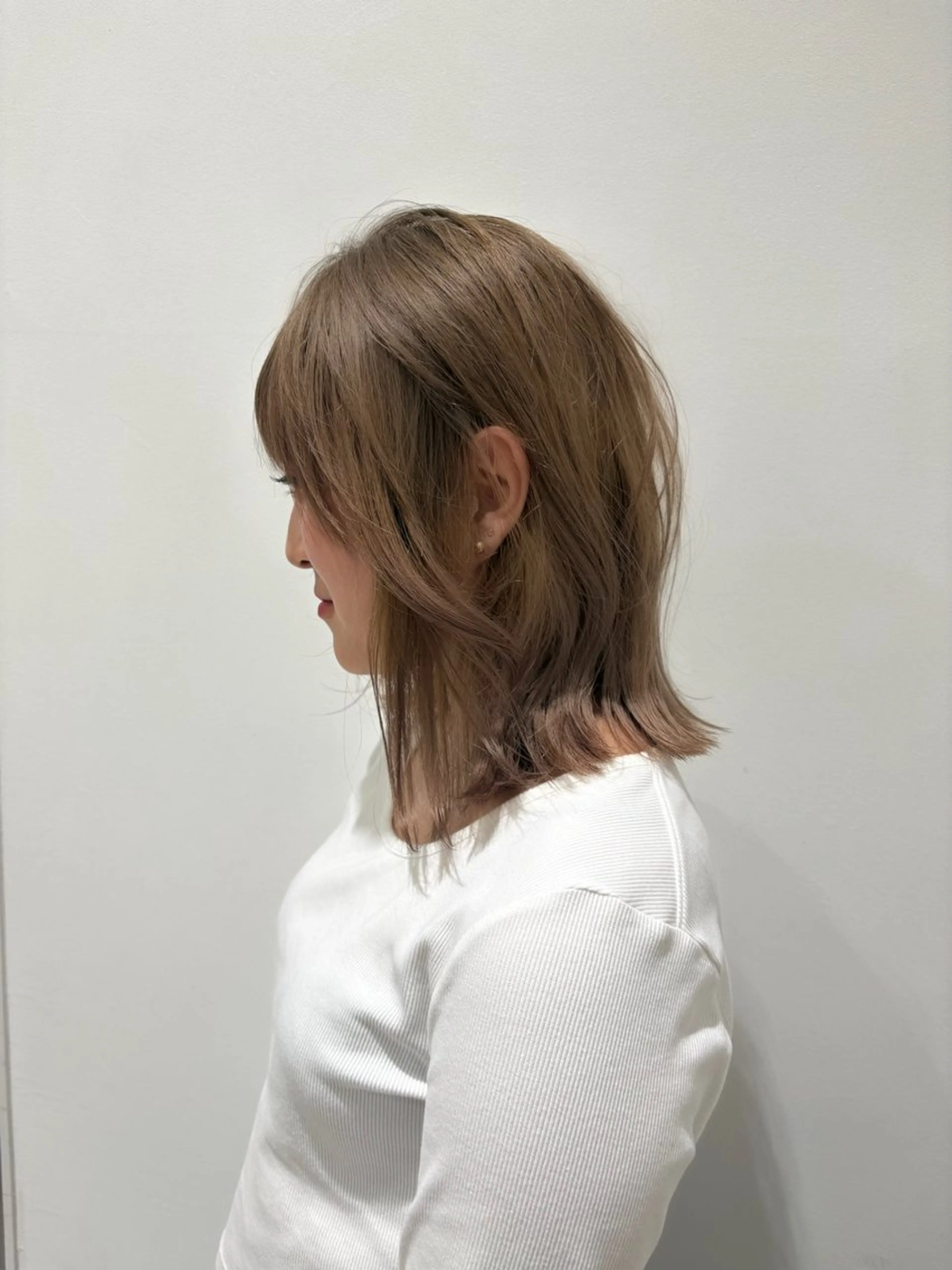 ミディアム カラー ベージュカラー ミルクティーベージュ hair works vixus所属・鍬塚 聖哉のヘアスタイル
